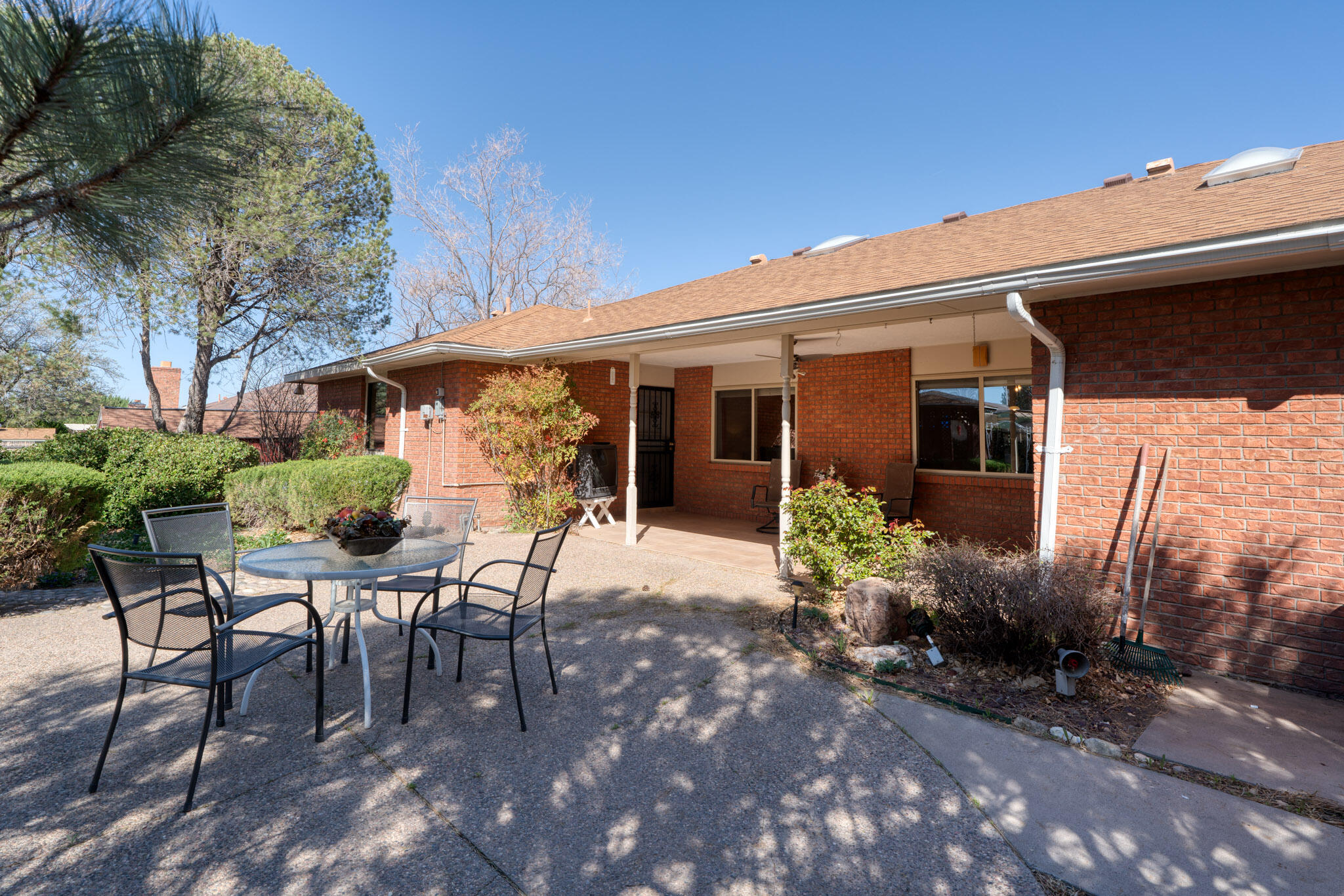 8812 Camino Del Sol NE