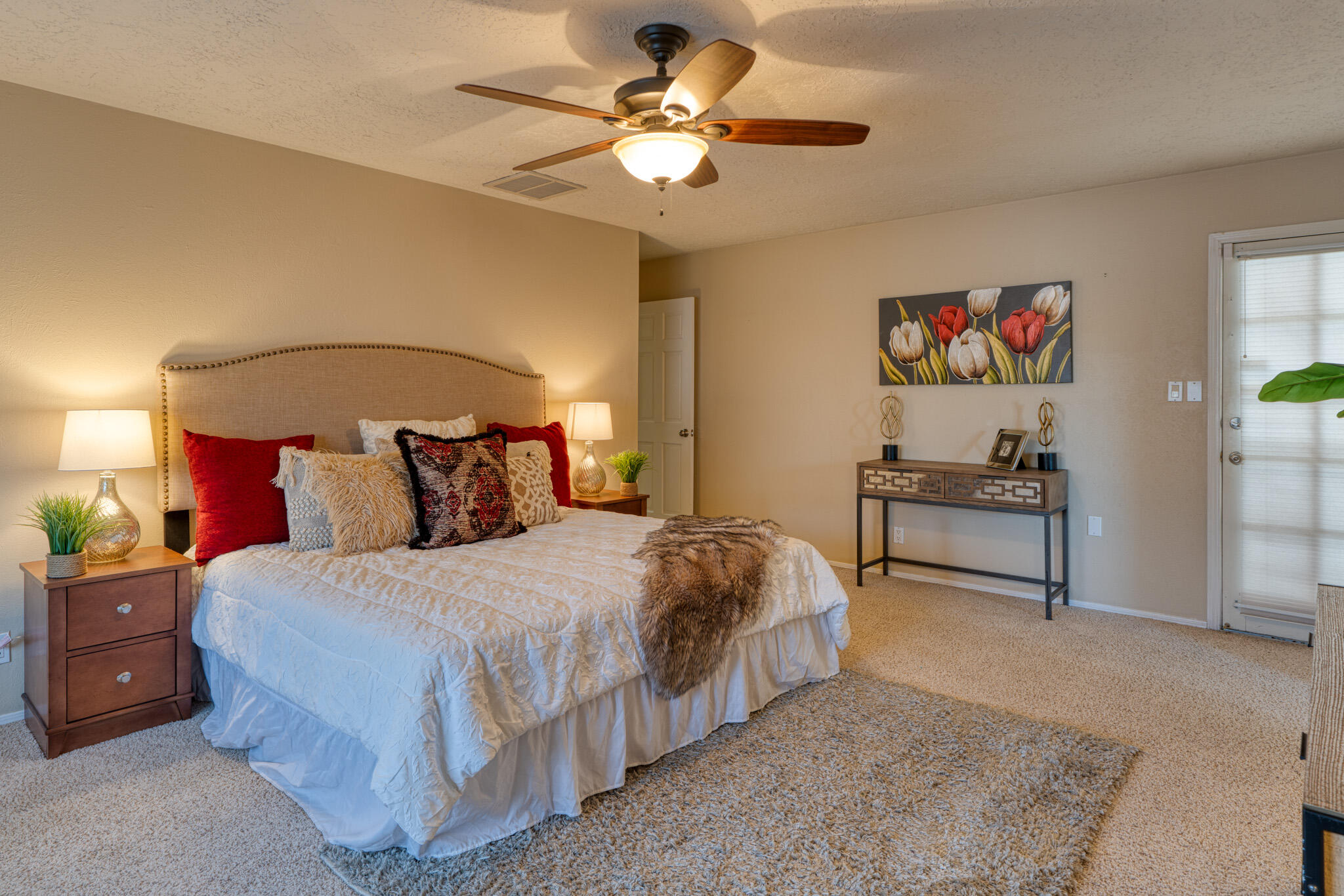 8812 Camino Del Sol NE