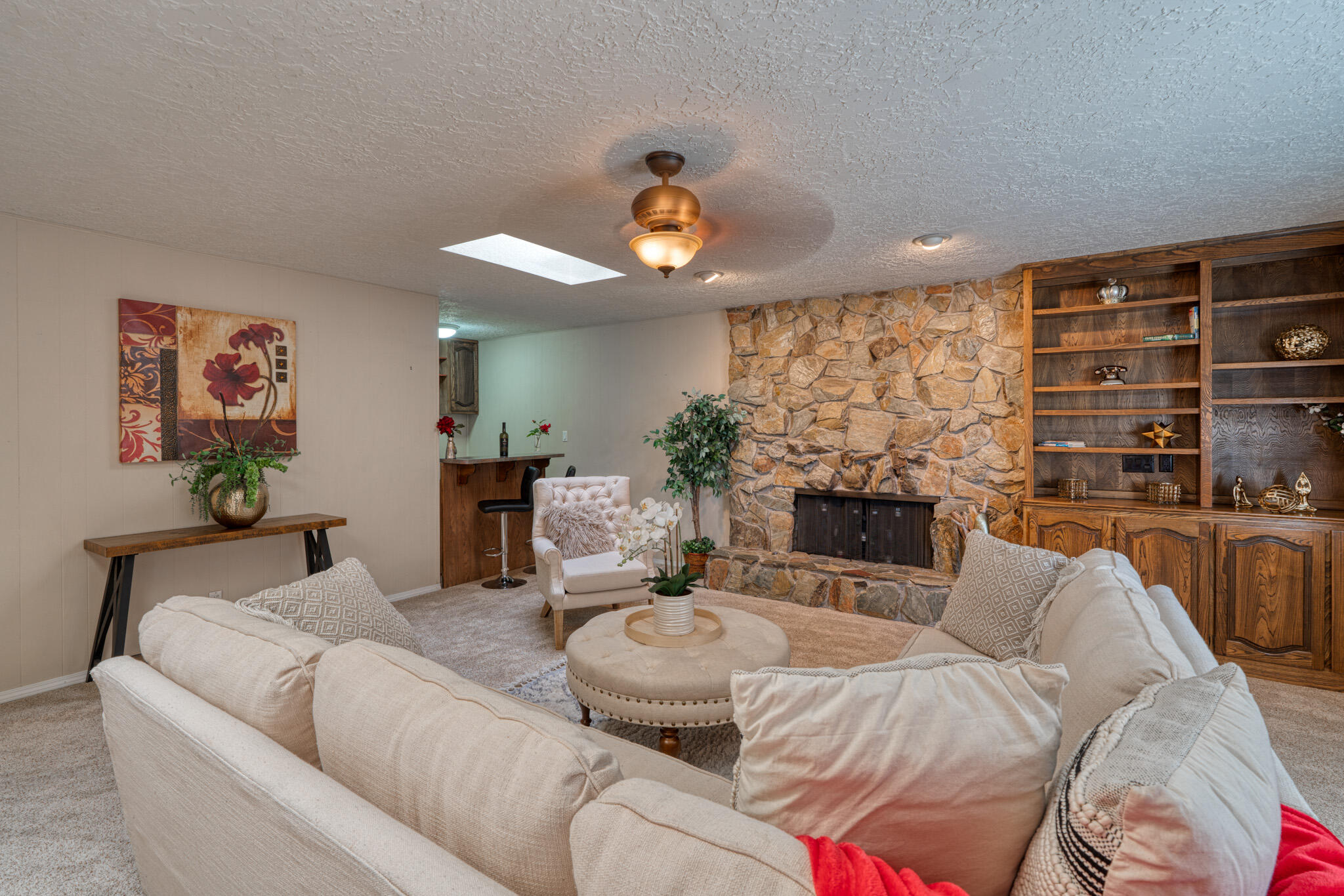 8812 Camino Del Sol NE