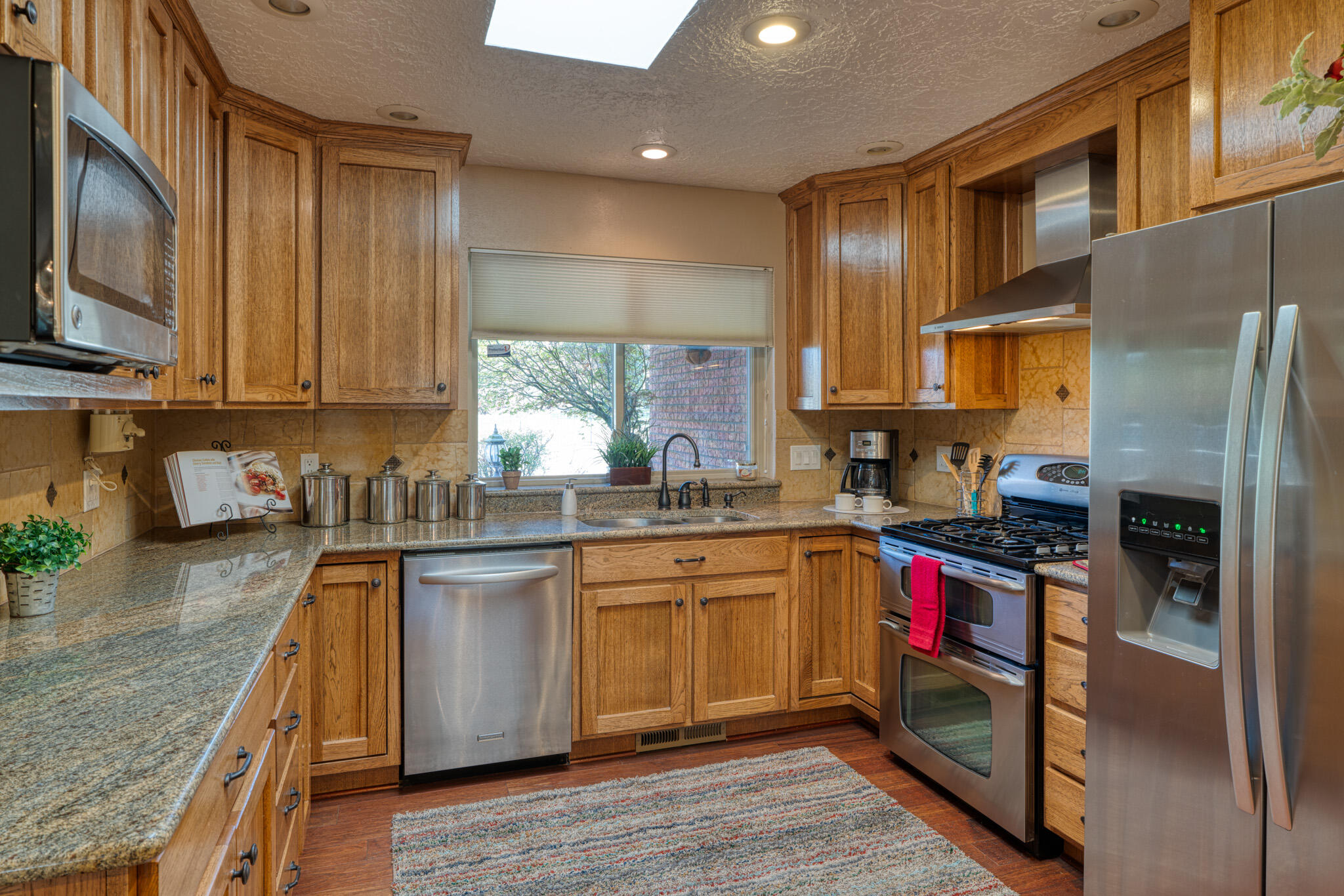 8812 Camino Del Sol NE