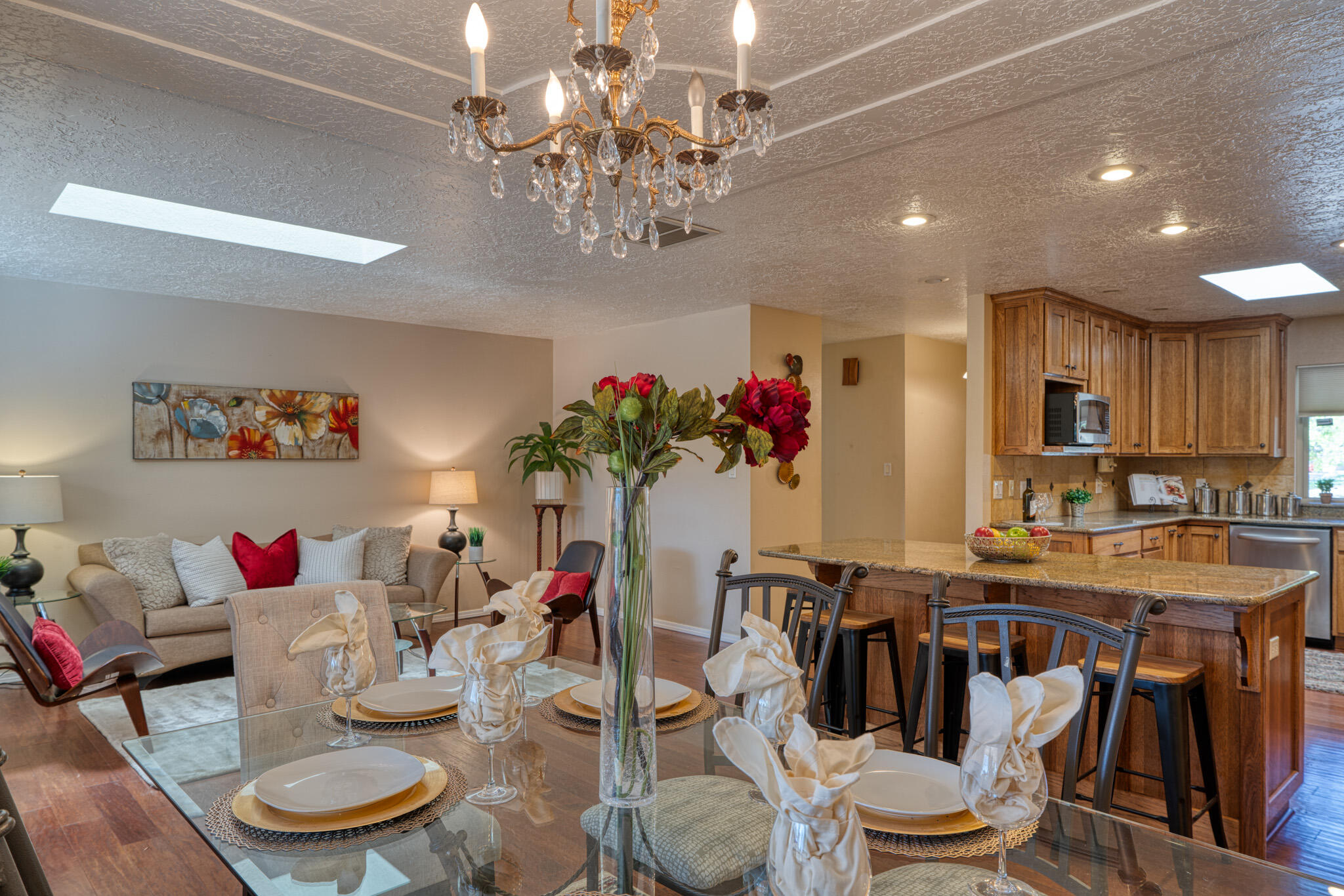 8812 Camino Del Sol NE