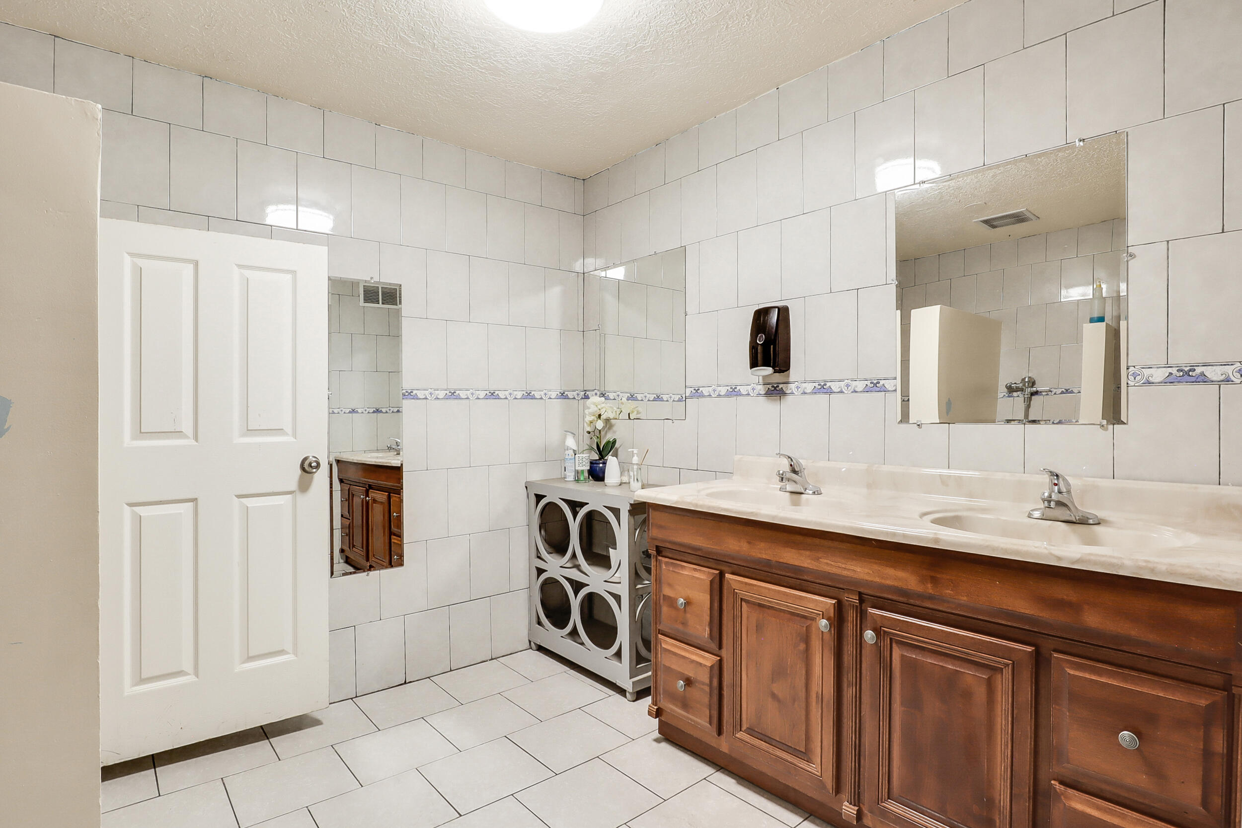 1119 Old Coors Drive SW