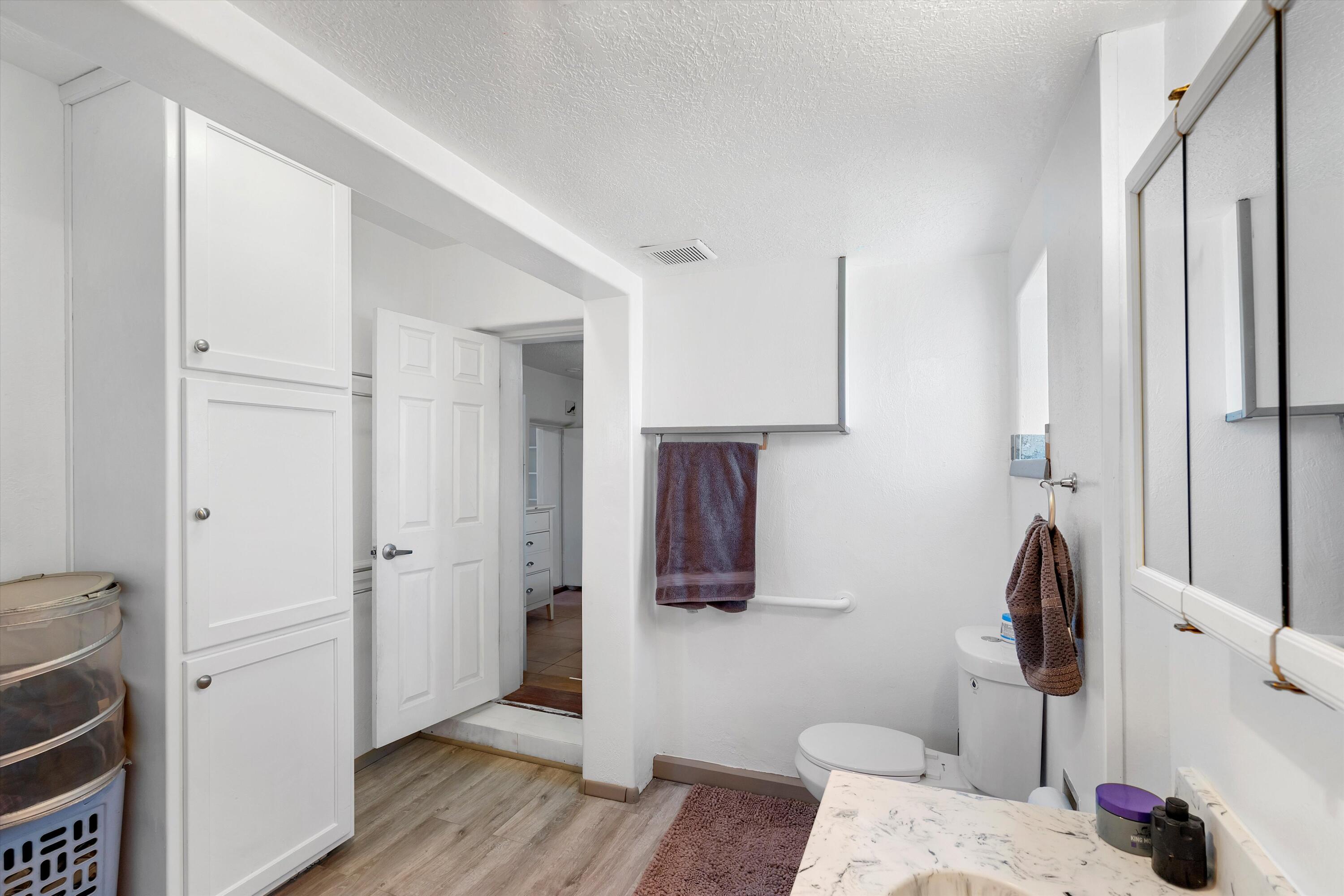 1128 Los Lentes Road NE