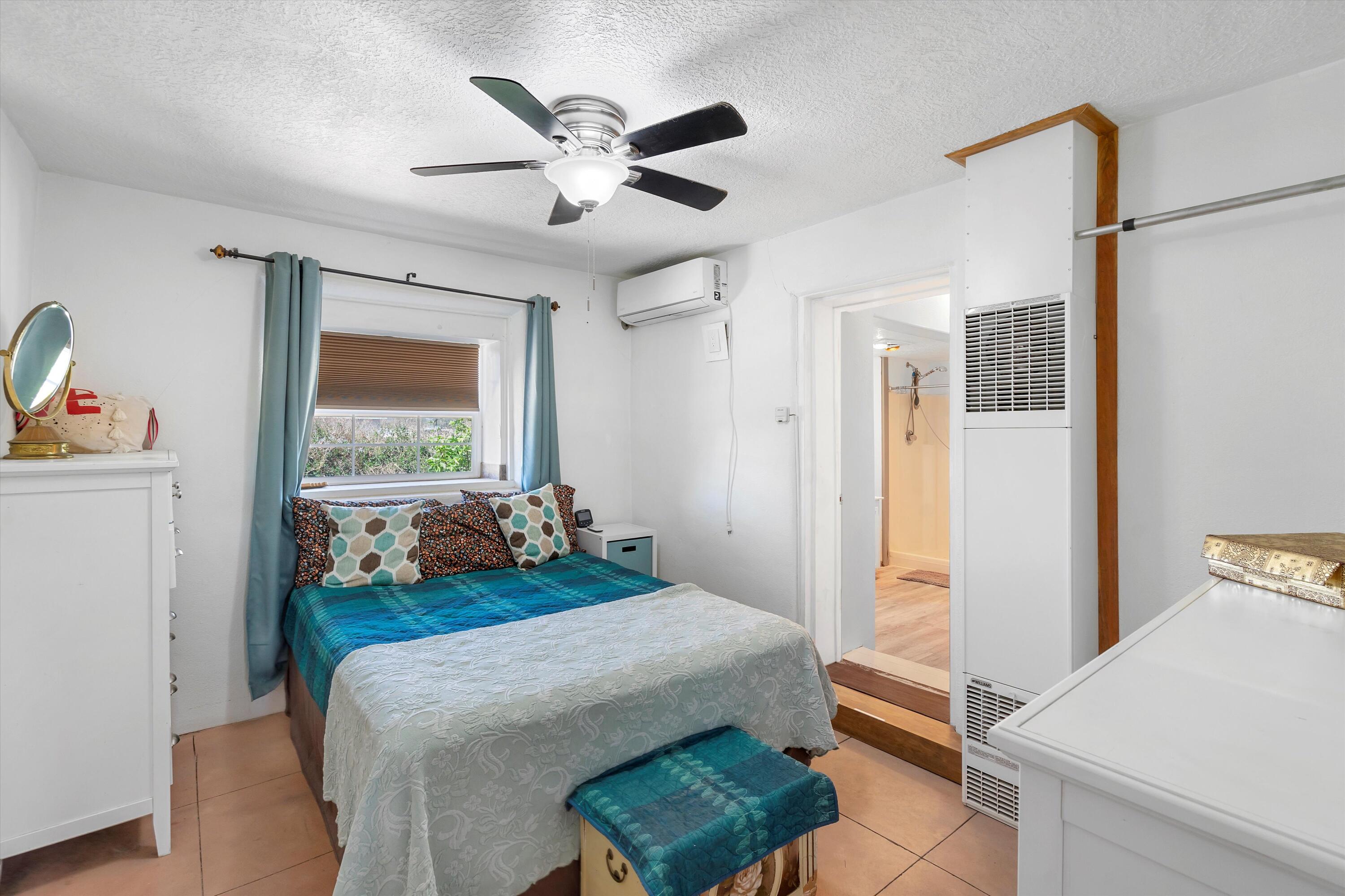 1128 Los Lentes Road NE