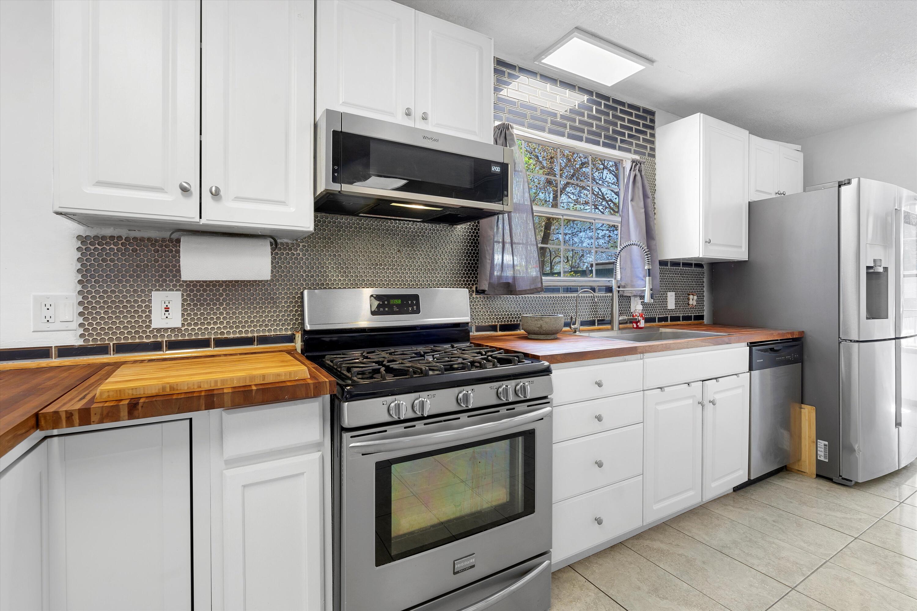 1128 Los Lentes Road NE