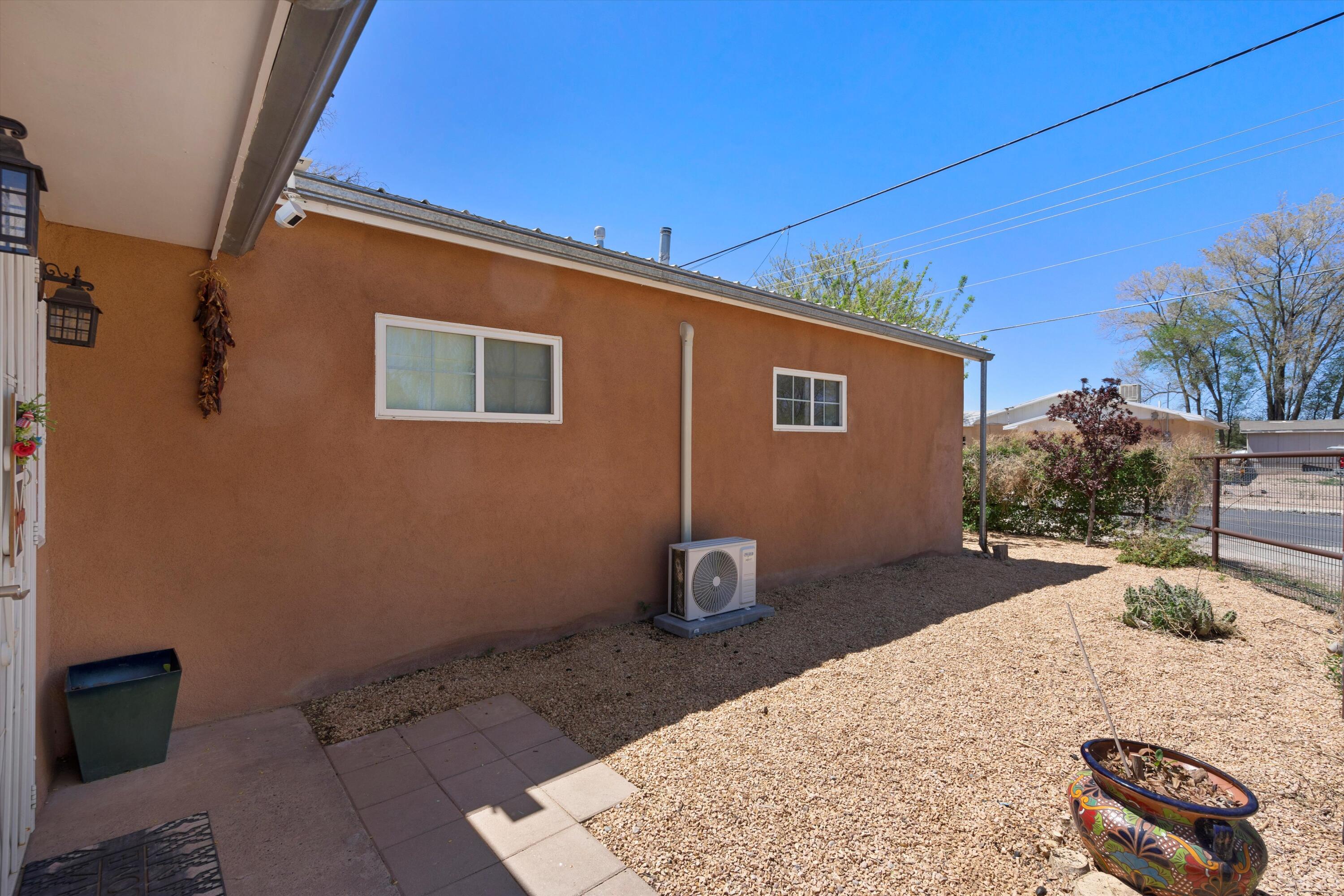 1128 Los Lentes Road NE