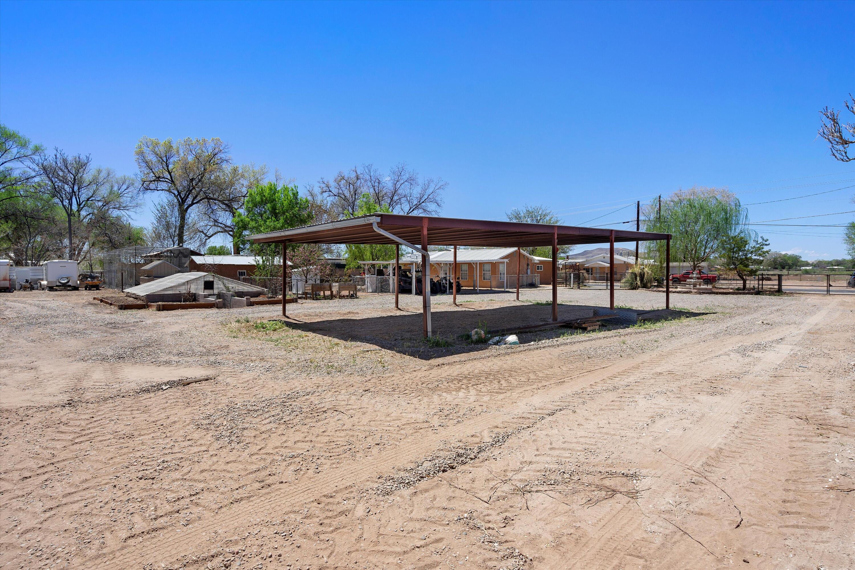 1128 Los Lentes Road NE