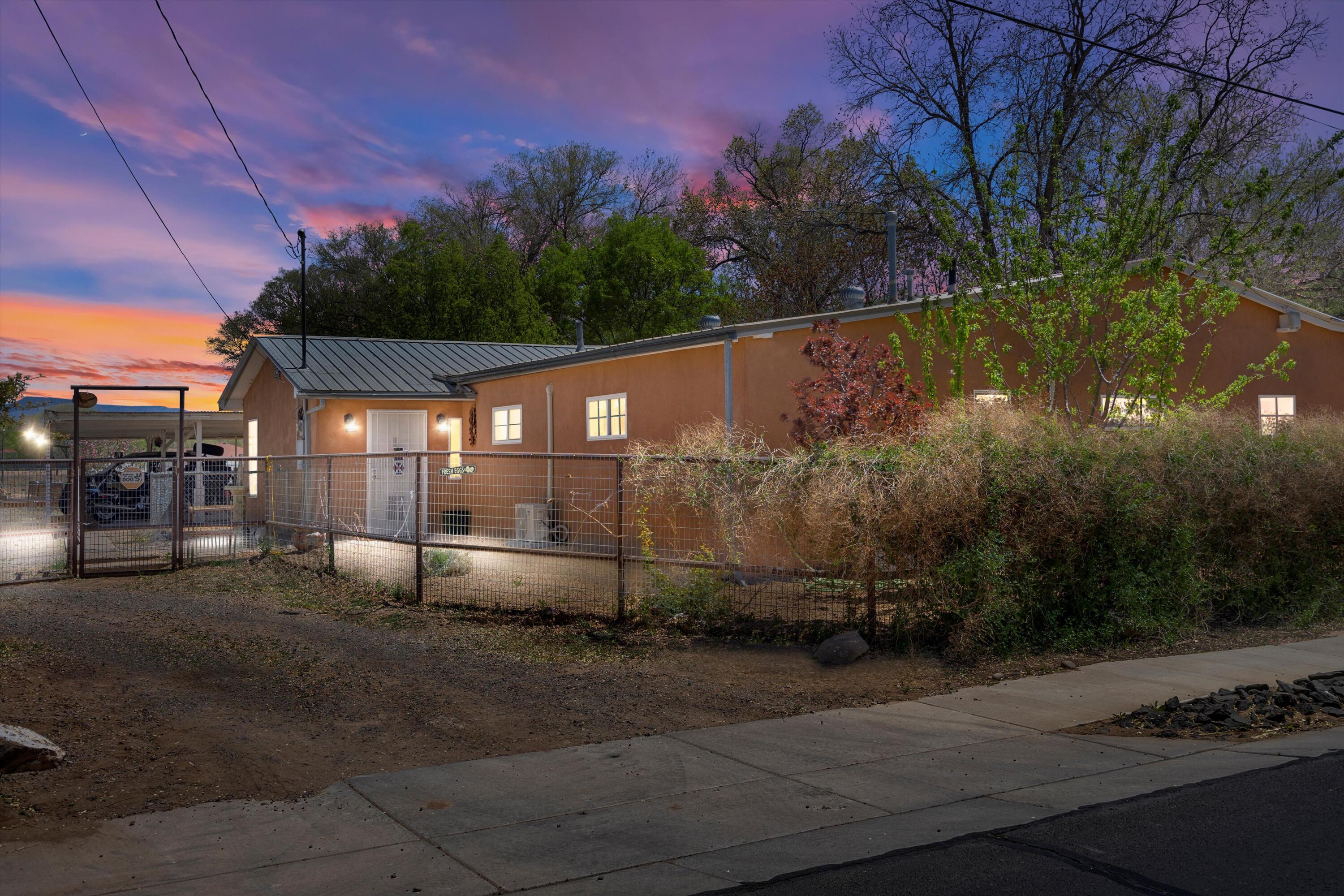 1128 Los Lentes Road NE