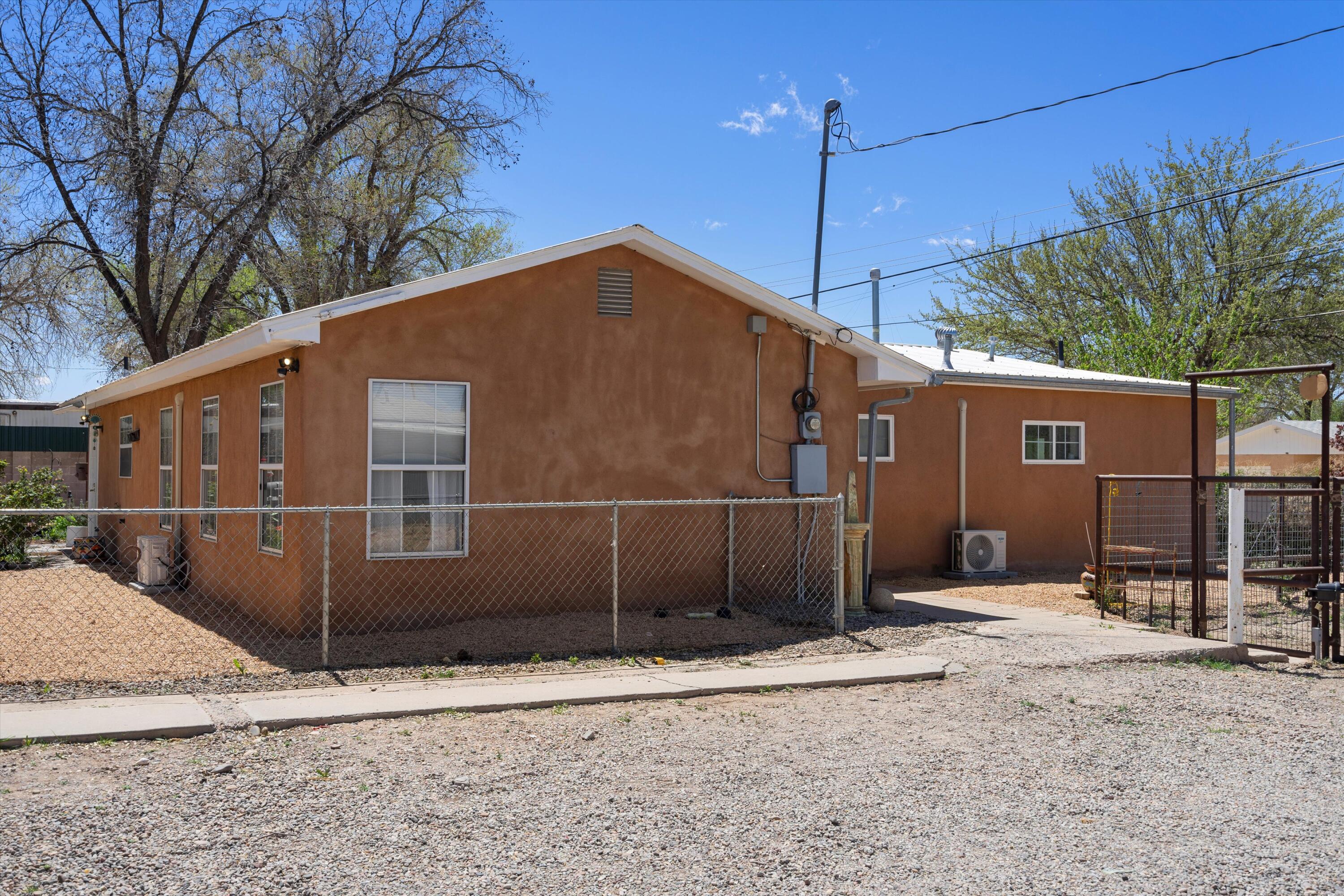 1128 Los Lentes Road NE