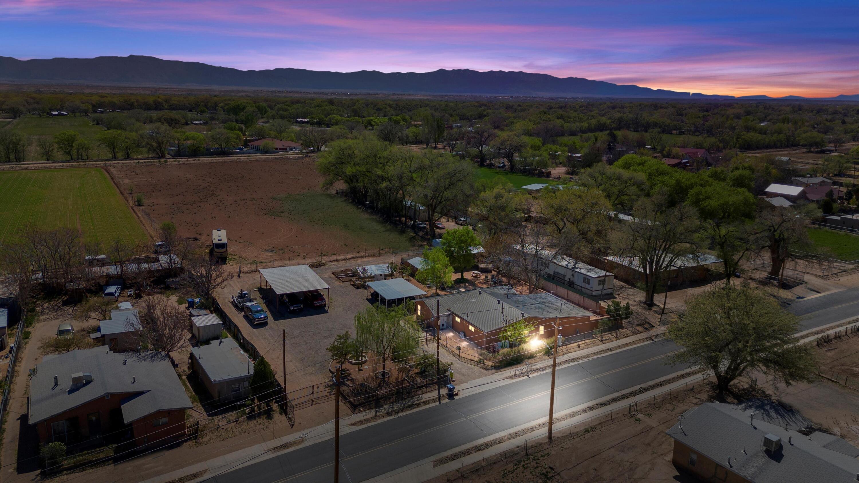 1128 Los Lentes Road NE