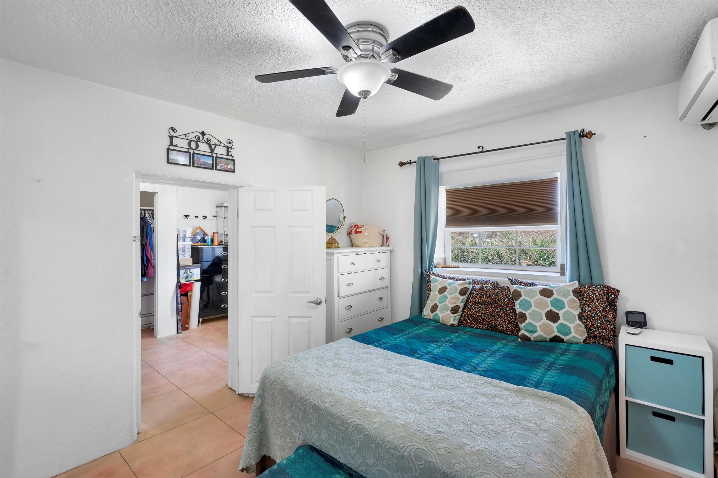 1128 Los Lentes Road NE