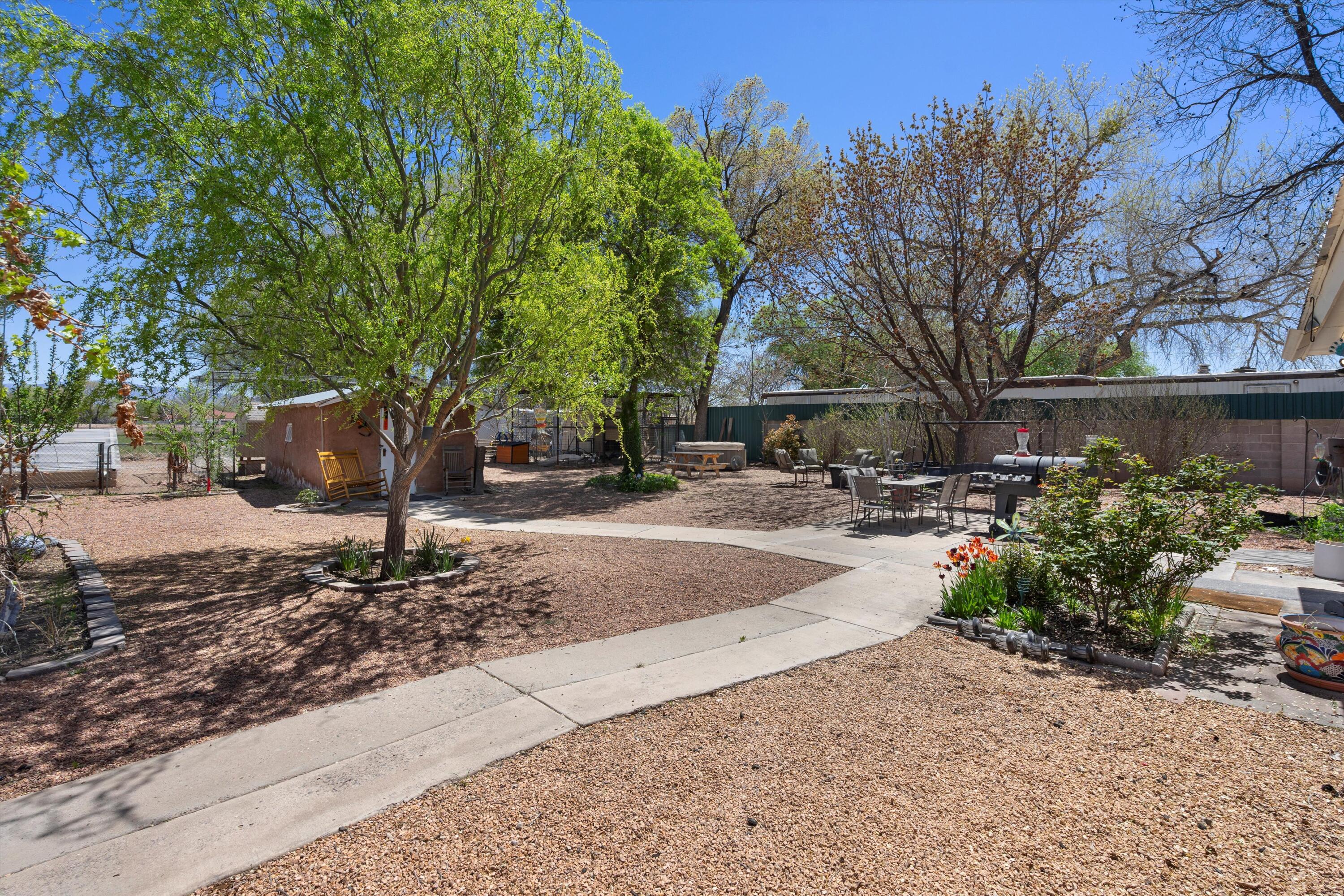 1128 Los Lentes Road NE