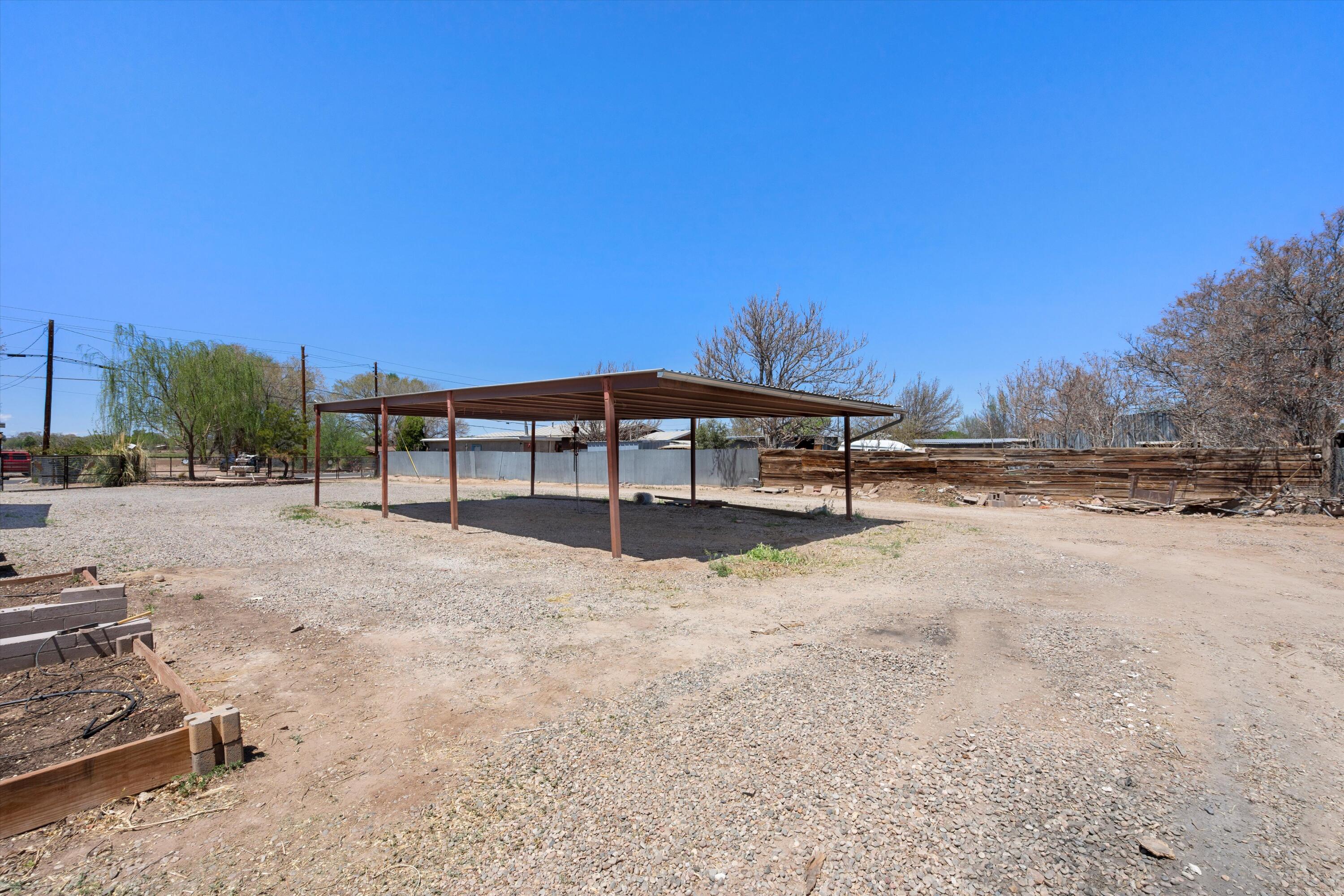 1128 Los Lentes Road NE