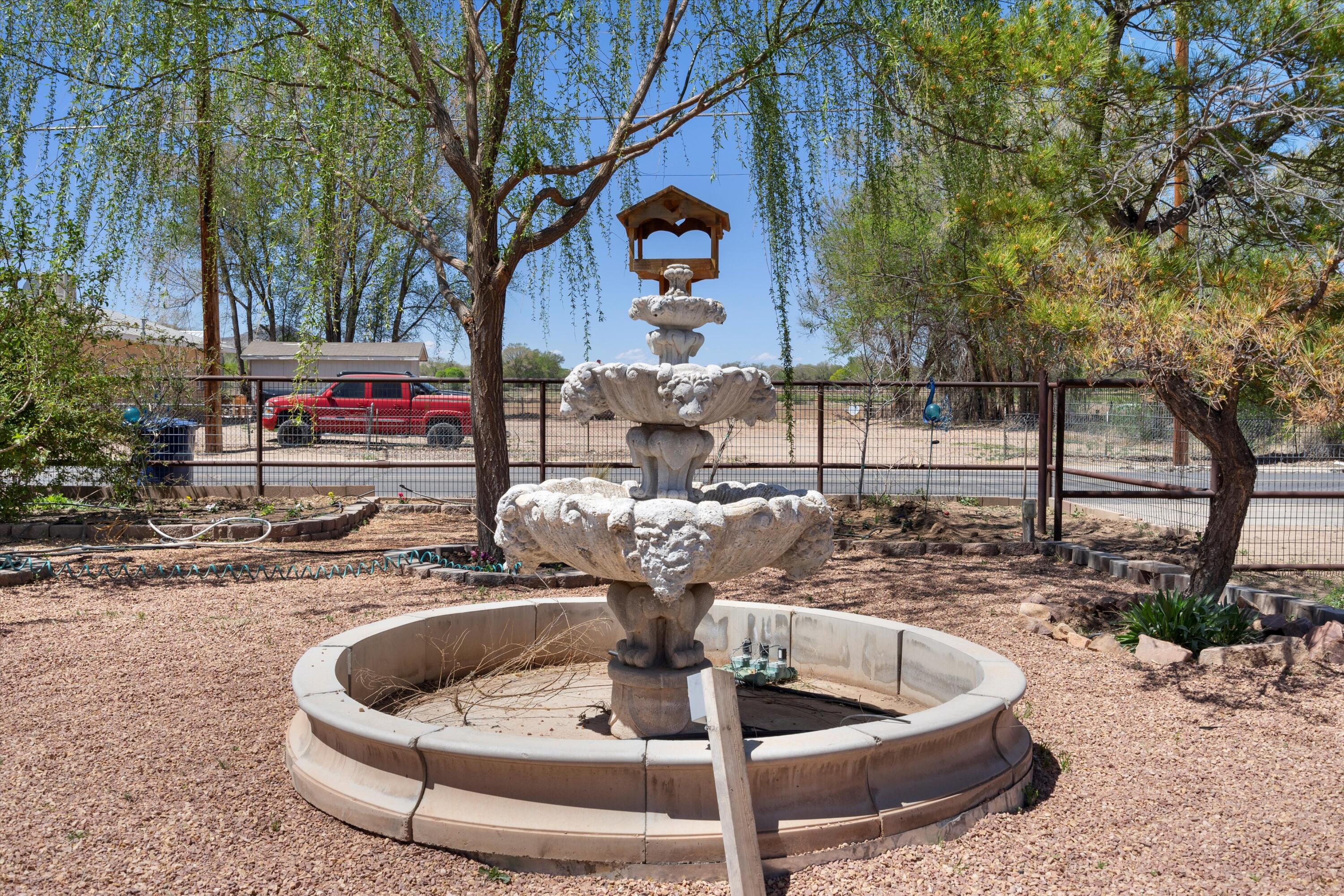 1128 Los Lentes Road NE