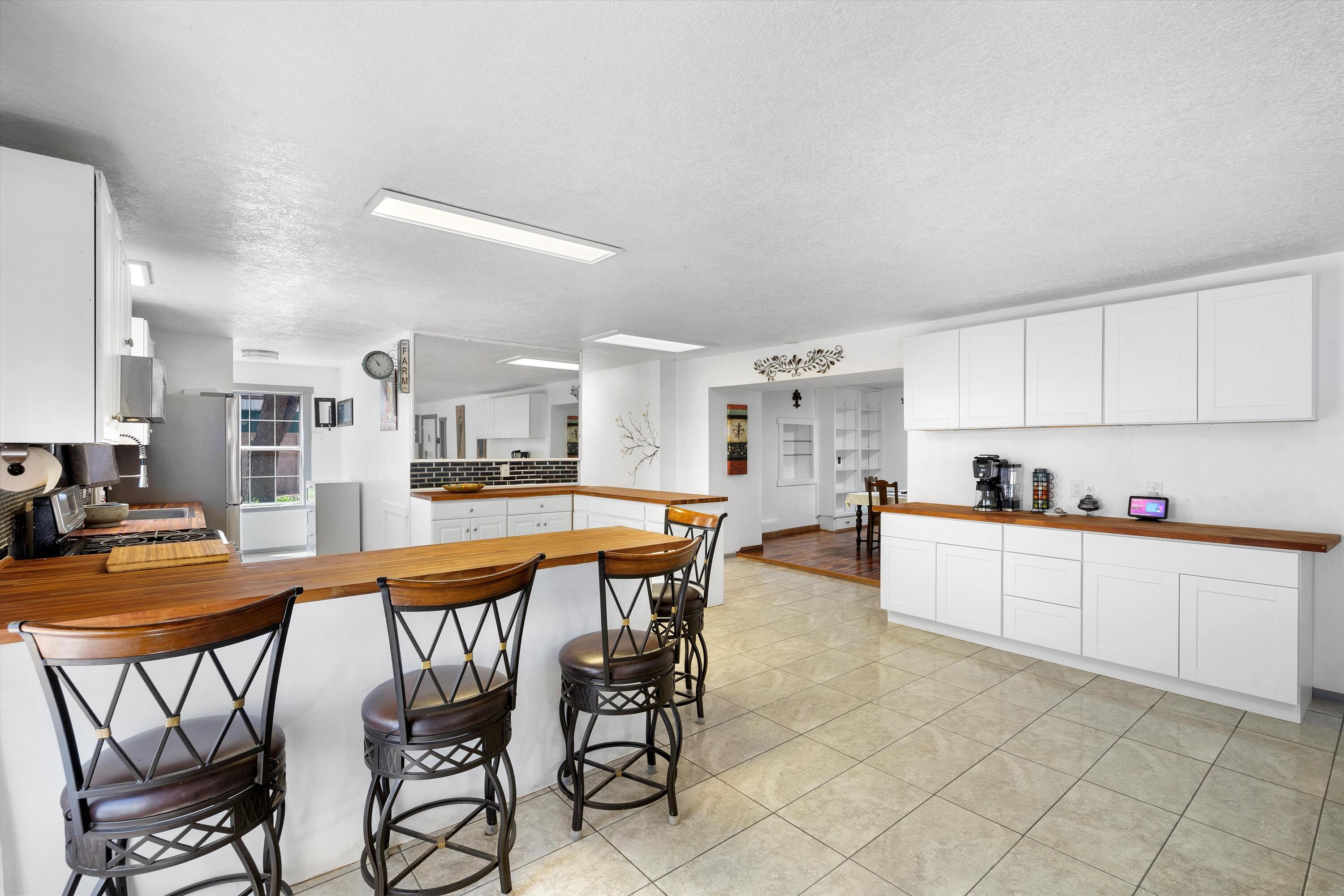 1128 Los Lentes Road NE