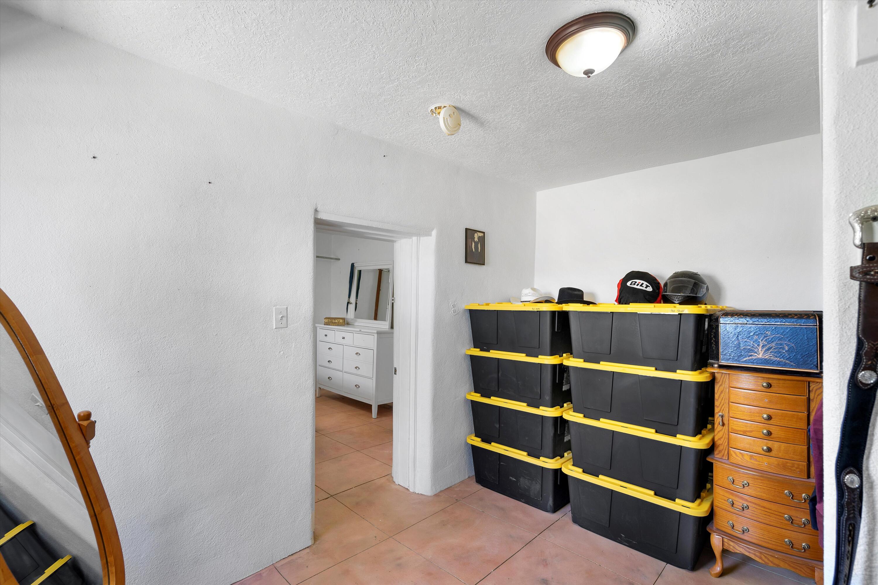 1128 Los Lentes Road NE