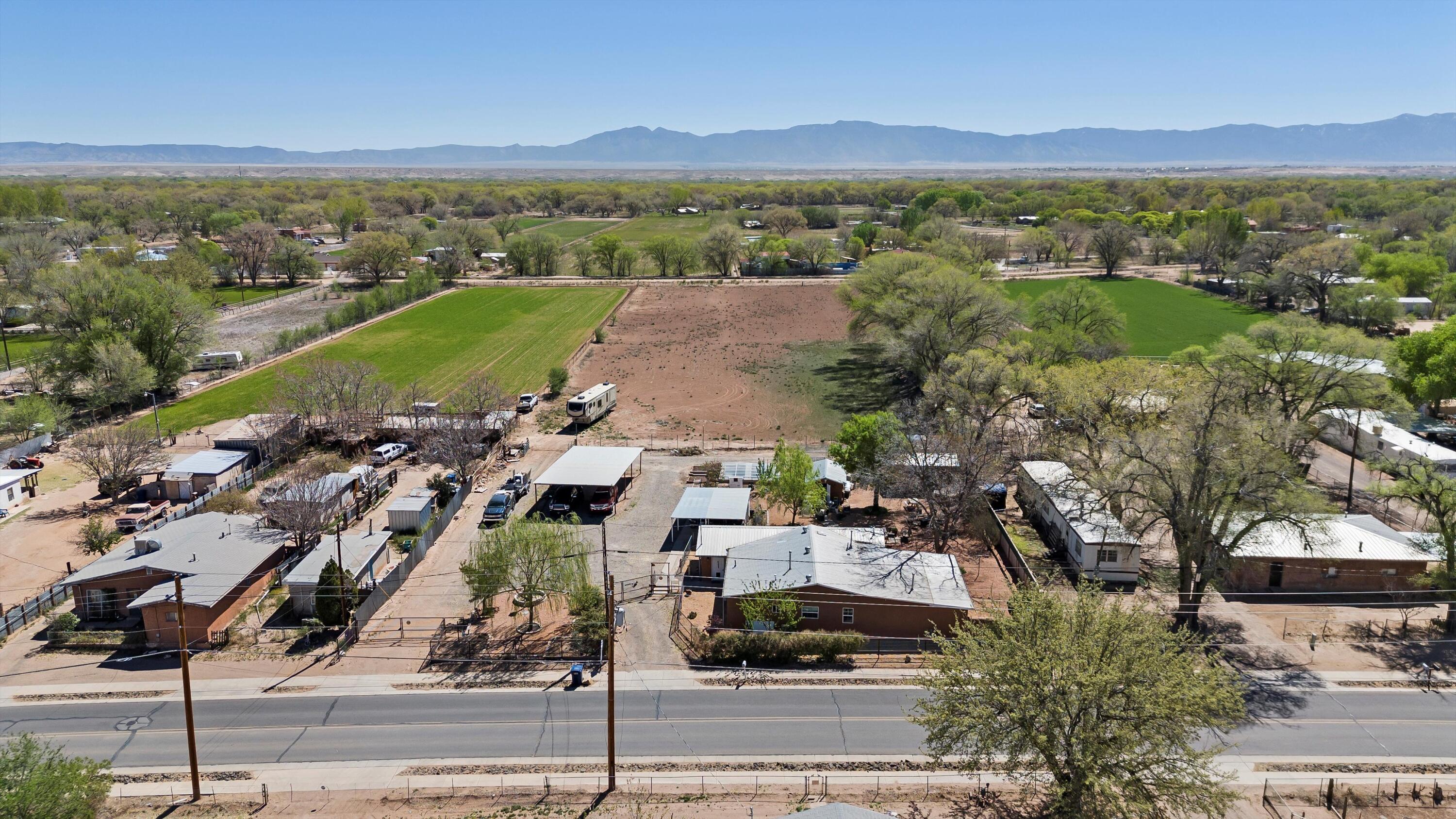 1128 Los Lentes Road NE