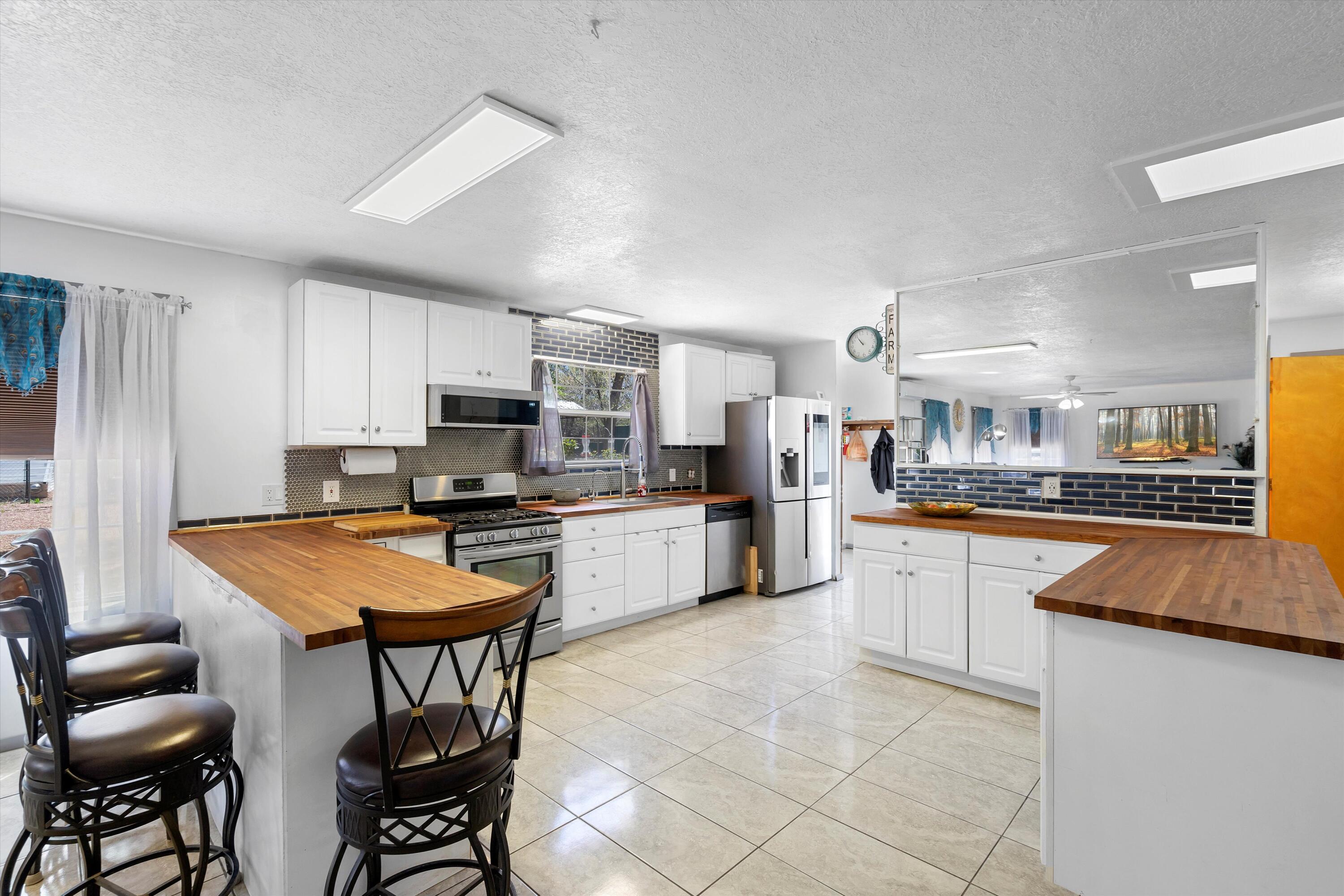 1128 Los Lentes Road NE