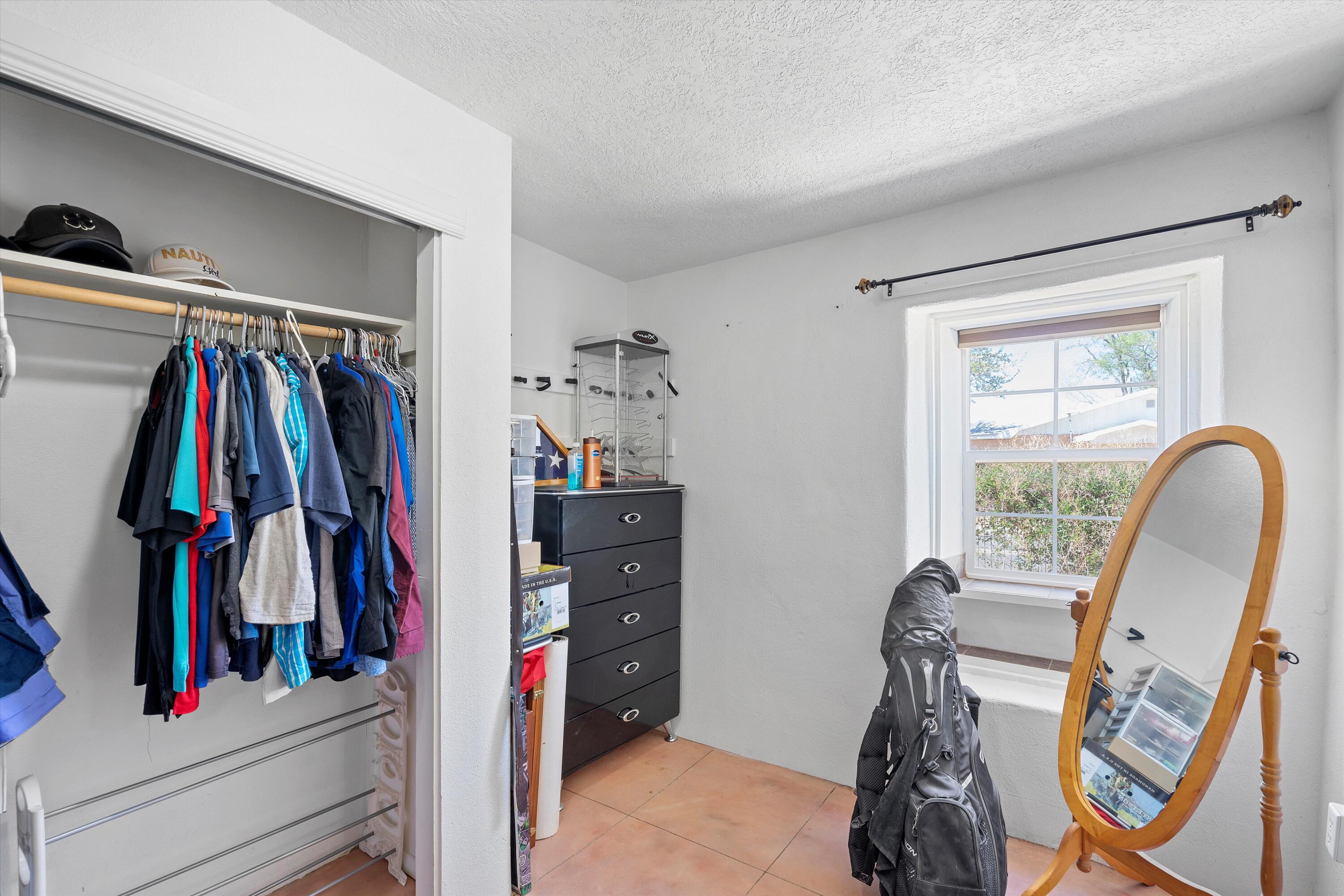 1128 Los Lentes Road NE