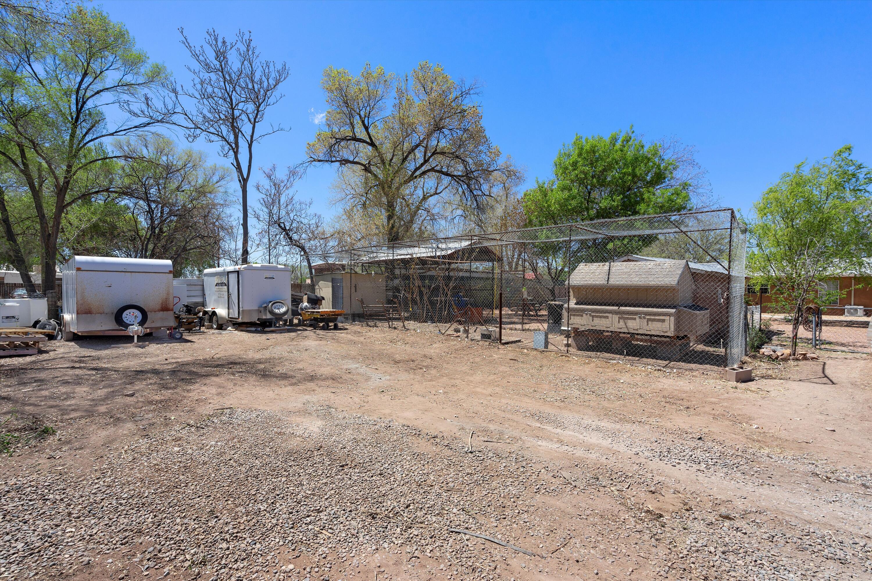 1128 Los Lentes Road NE