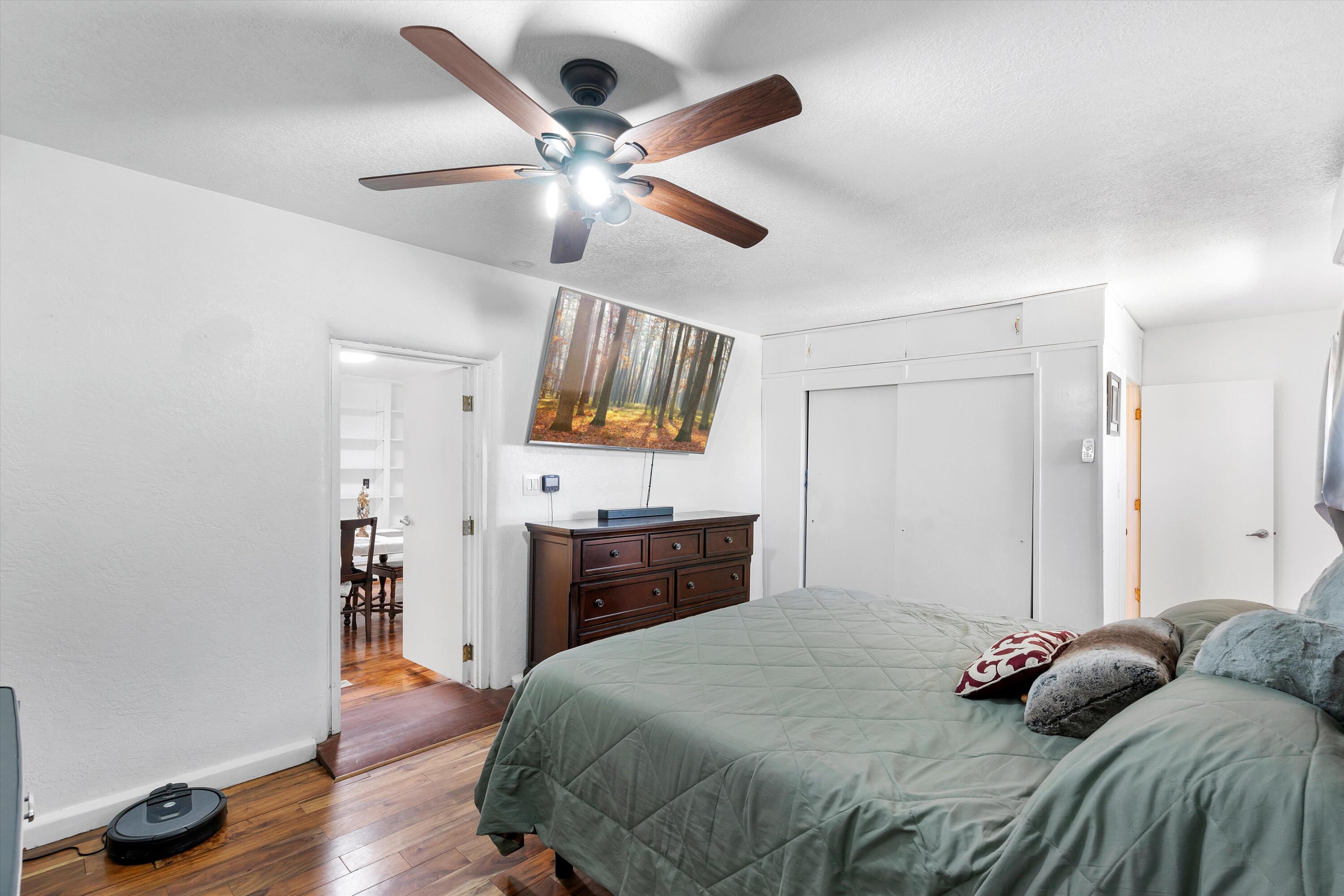 1128 Los Lentes Road NE