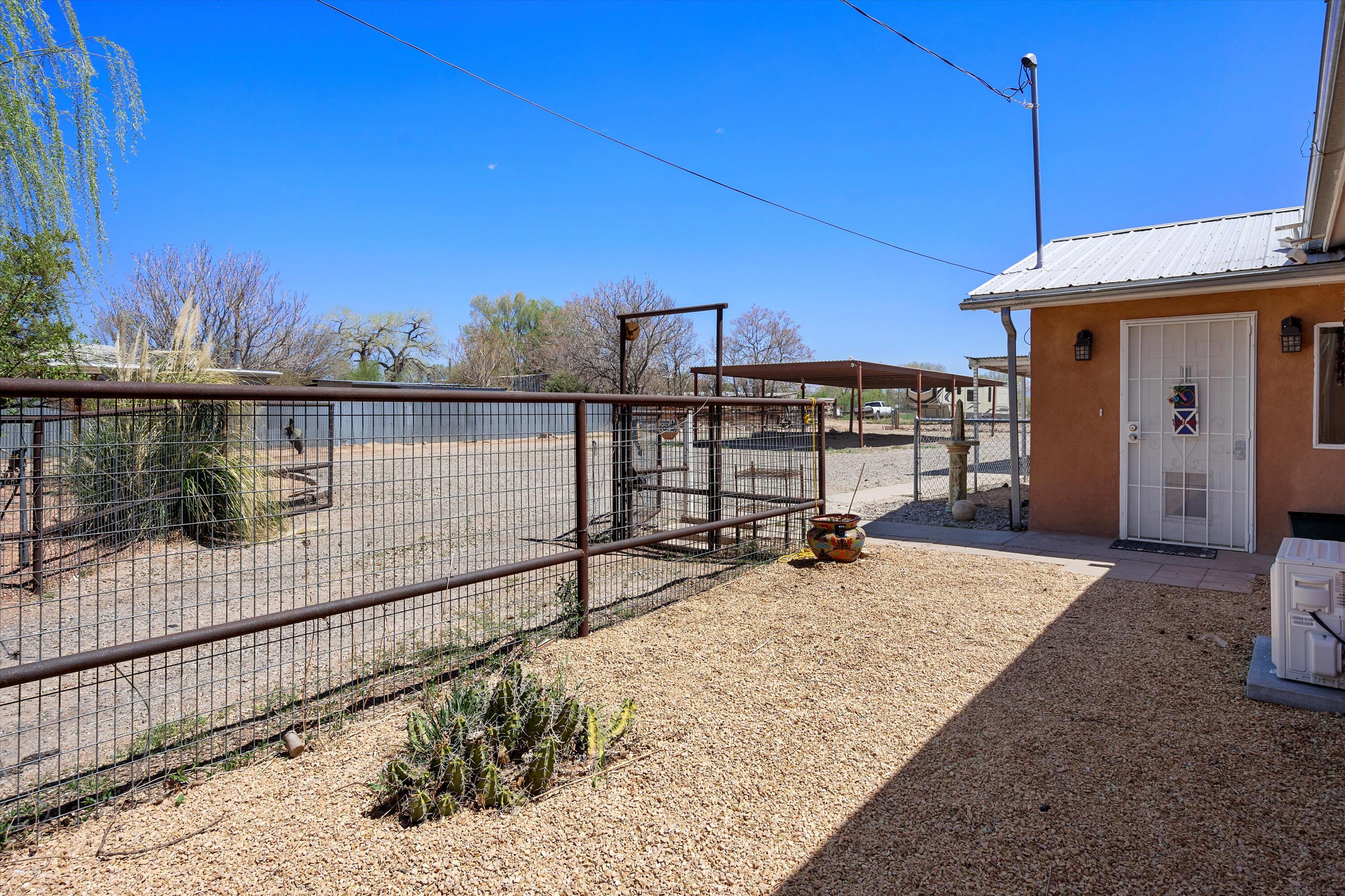 1128 Los Lentes Road NE