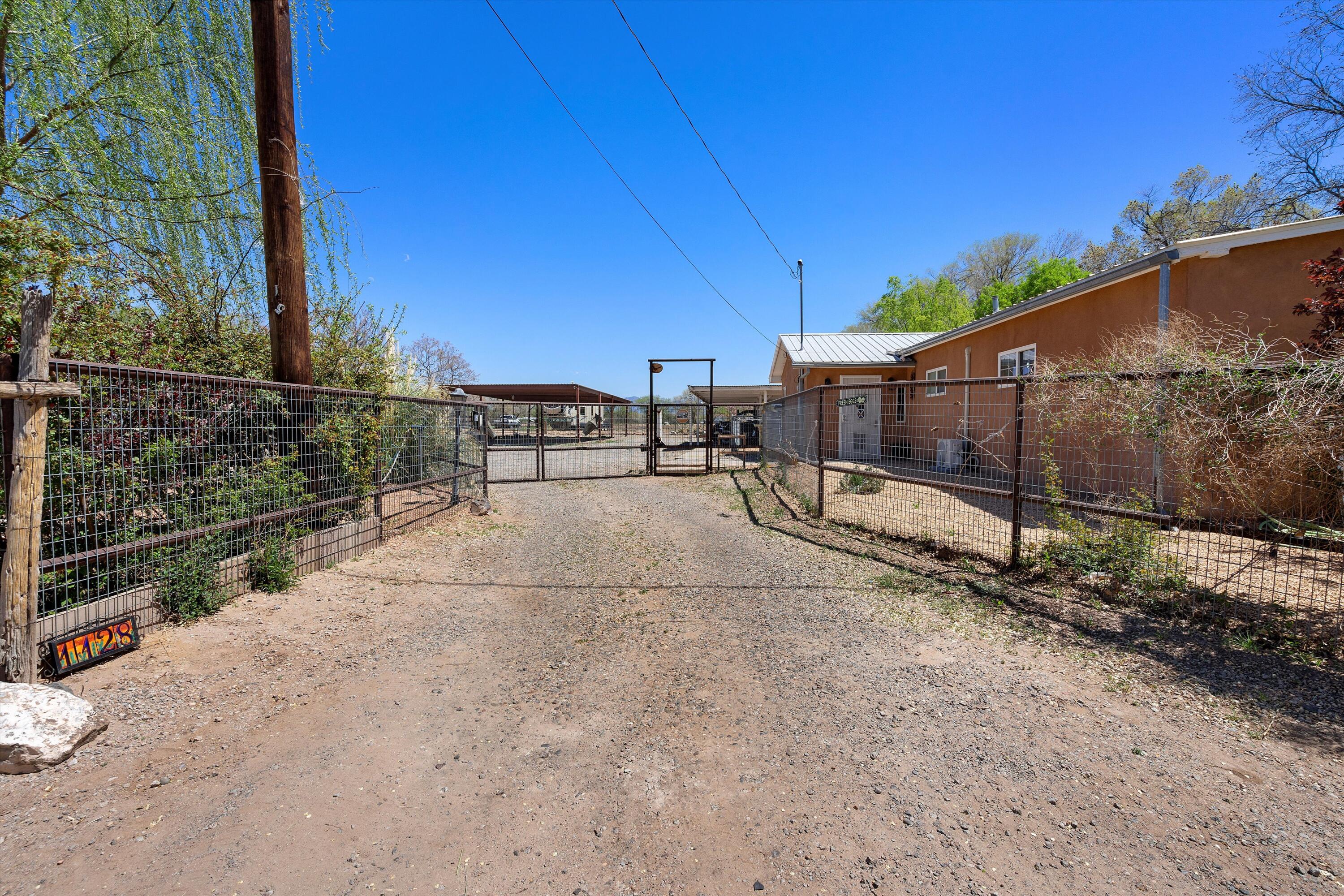 1128 Los Lentes Road NE