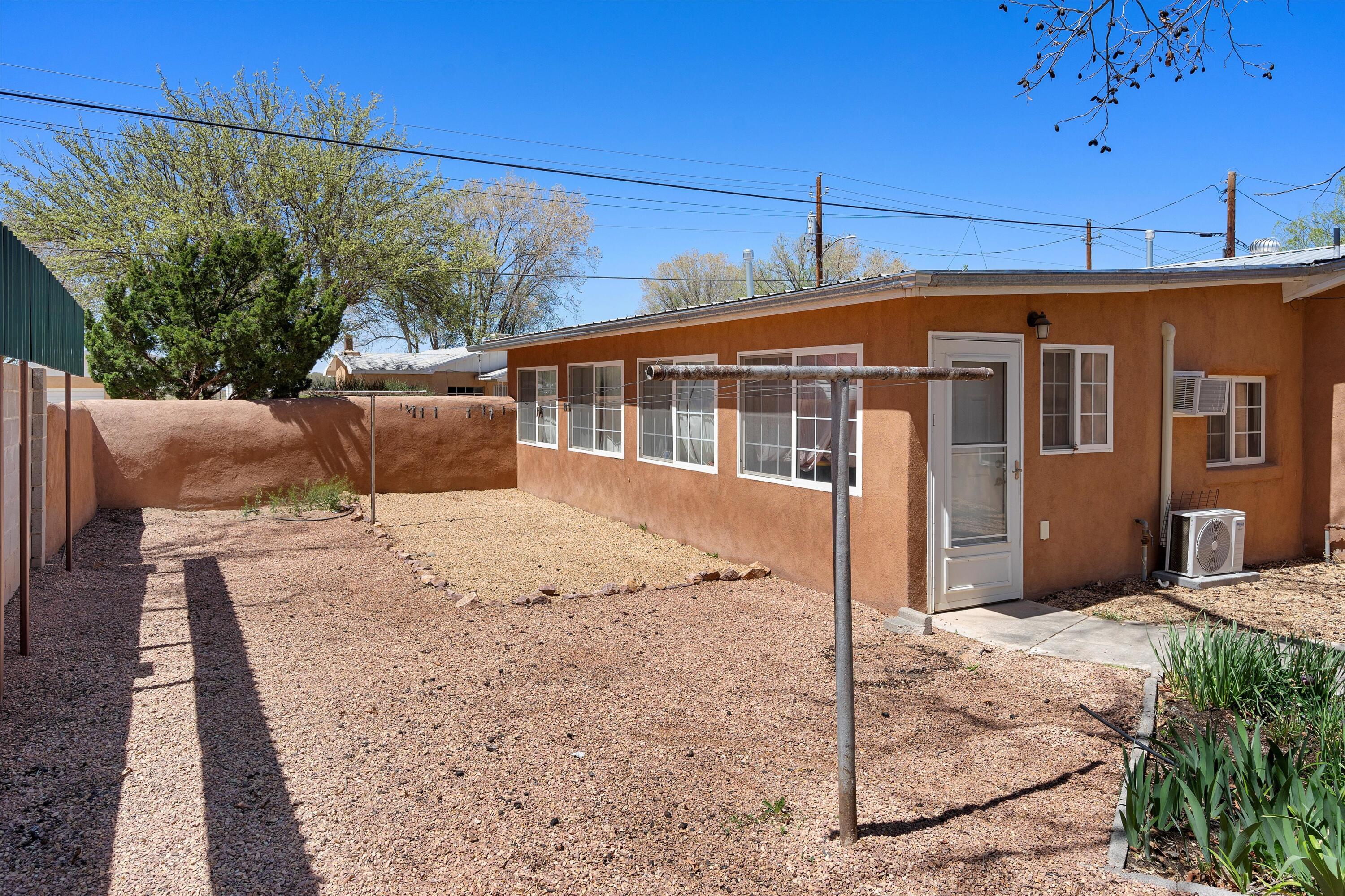 1128 Los Lentes Road NE