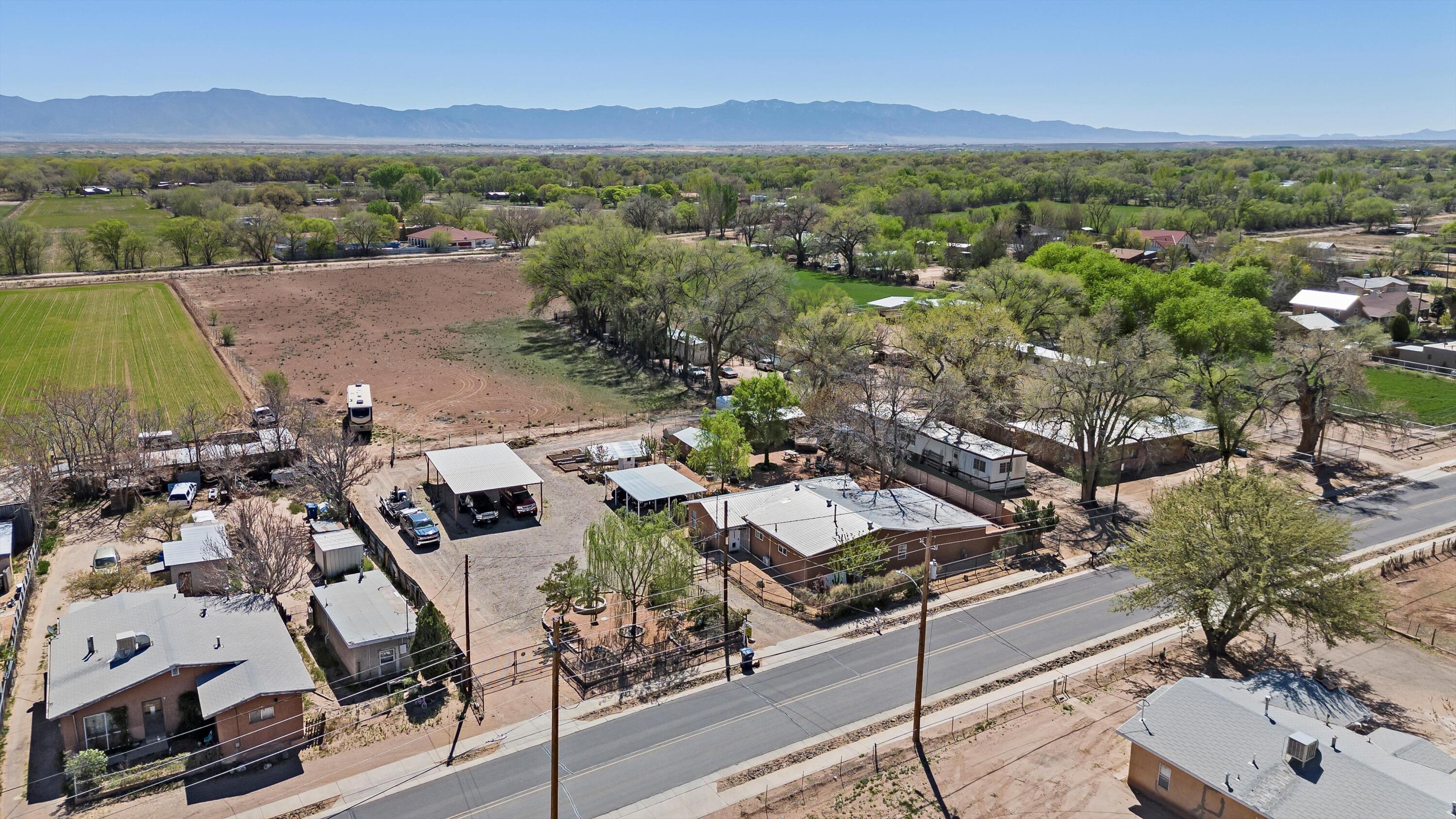 1128 Los Lentes Road NE