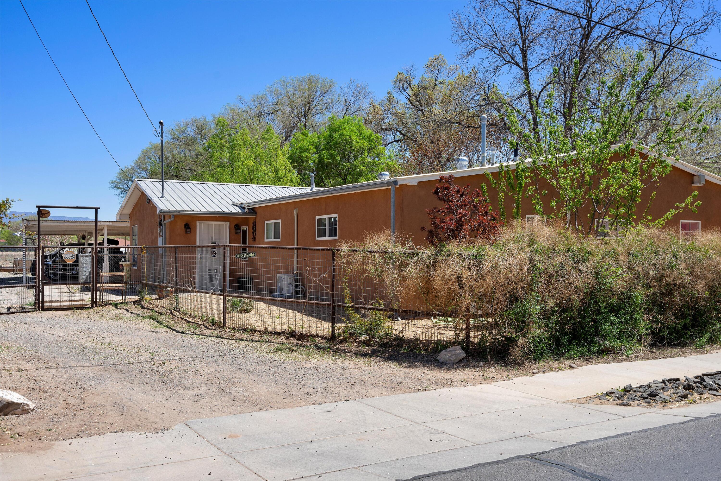 1128 Los Lentes Road NE