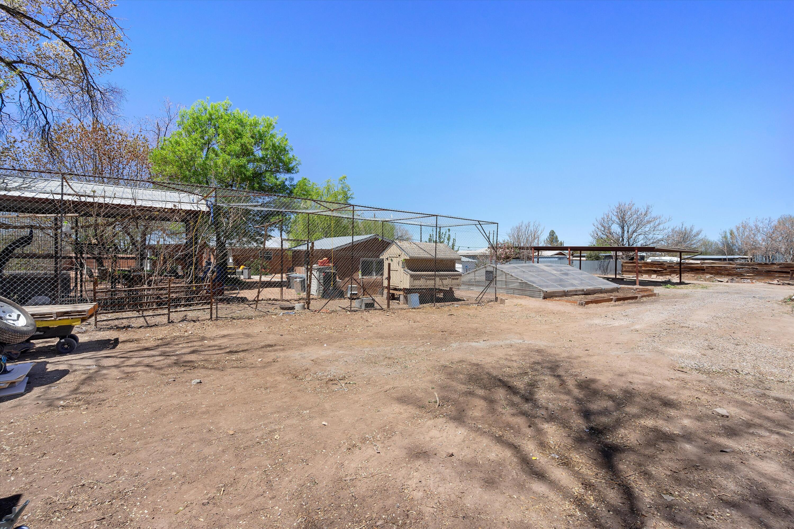 1128 Los Lentes Road NE