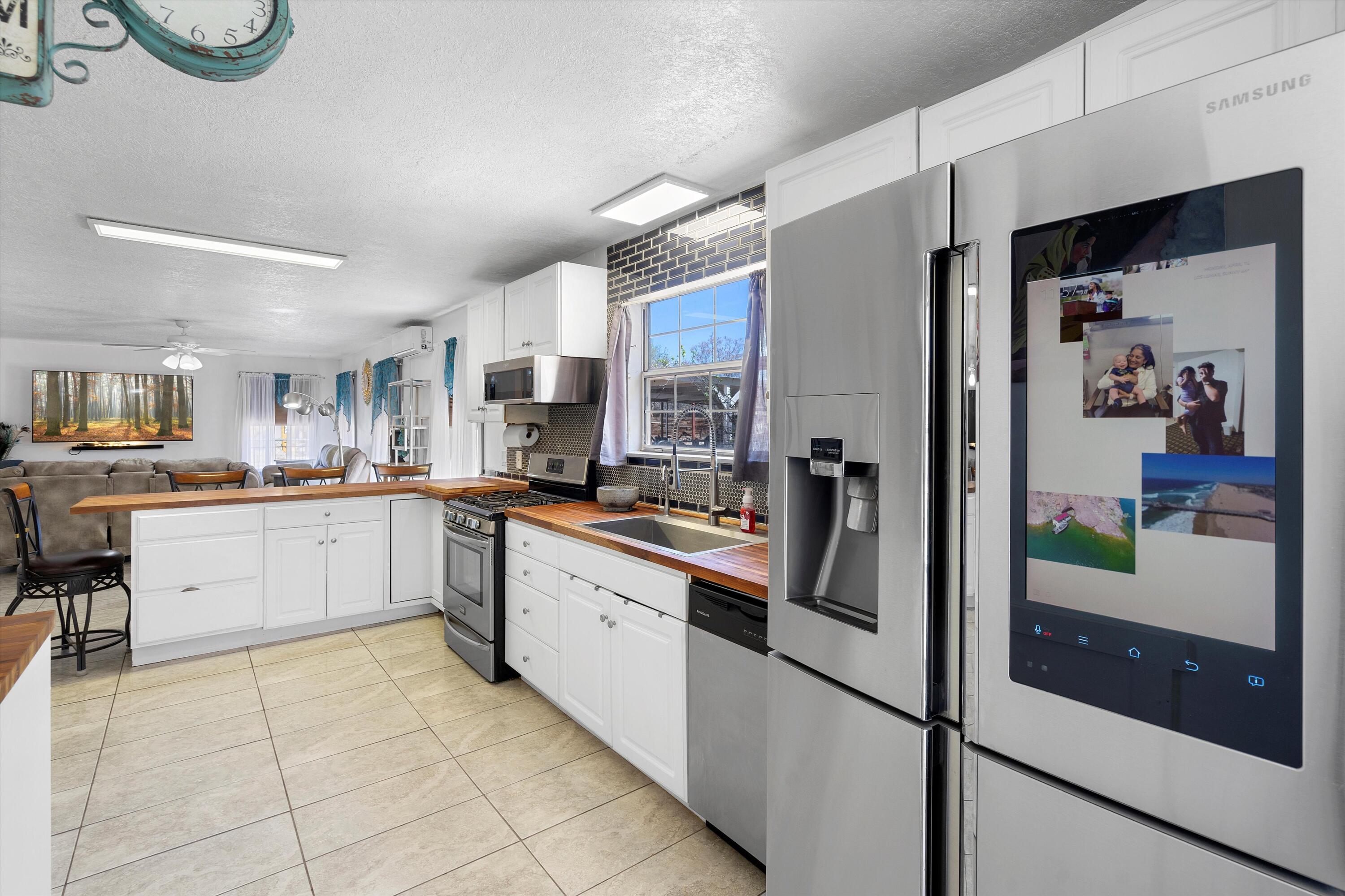 1128 Los Lentes Road NE