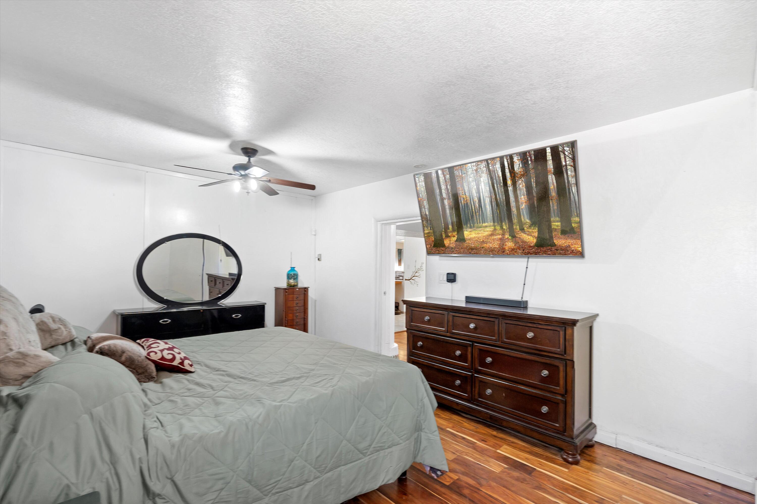 1128 Los Lentes Road NE