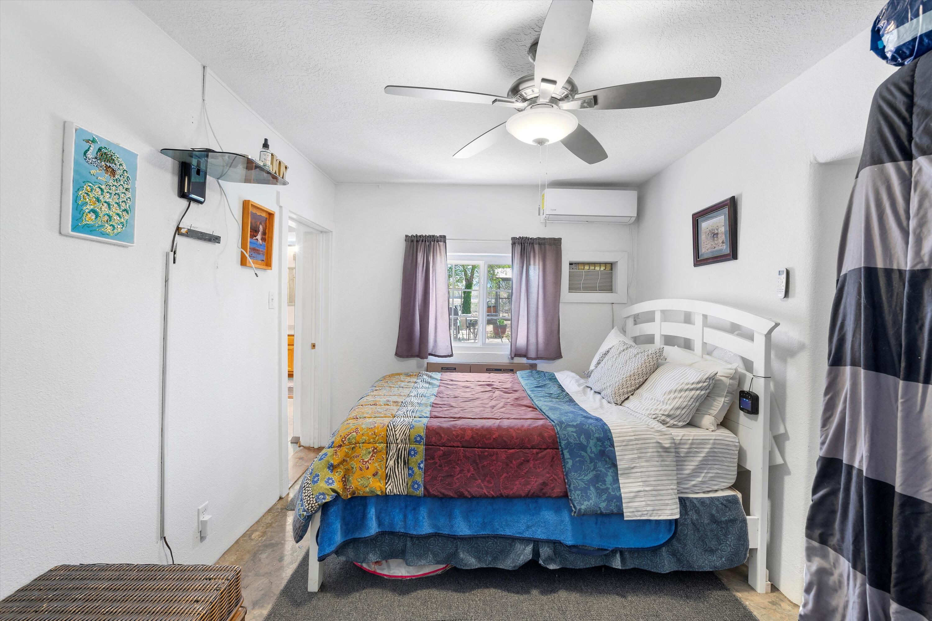 1128 Los Lentes Road NE