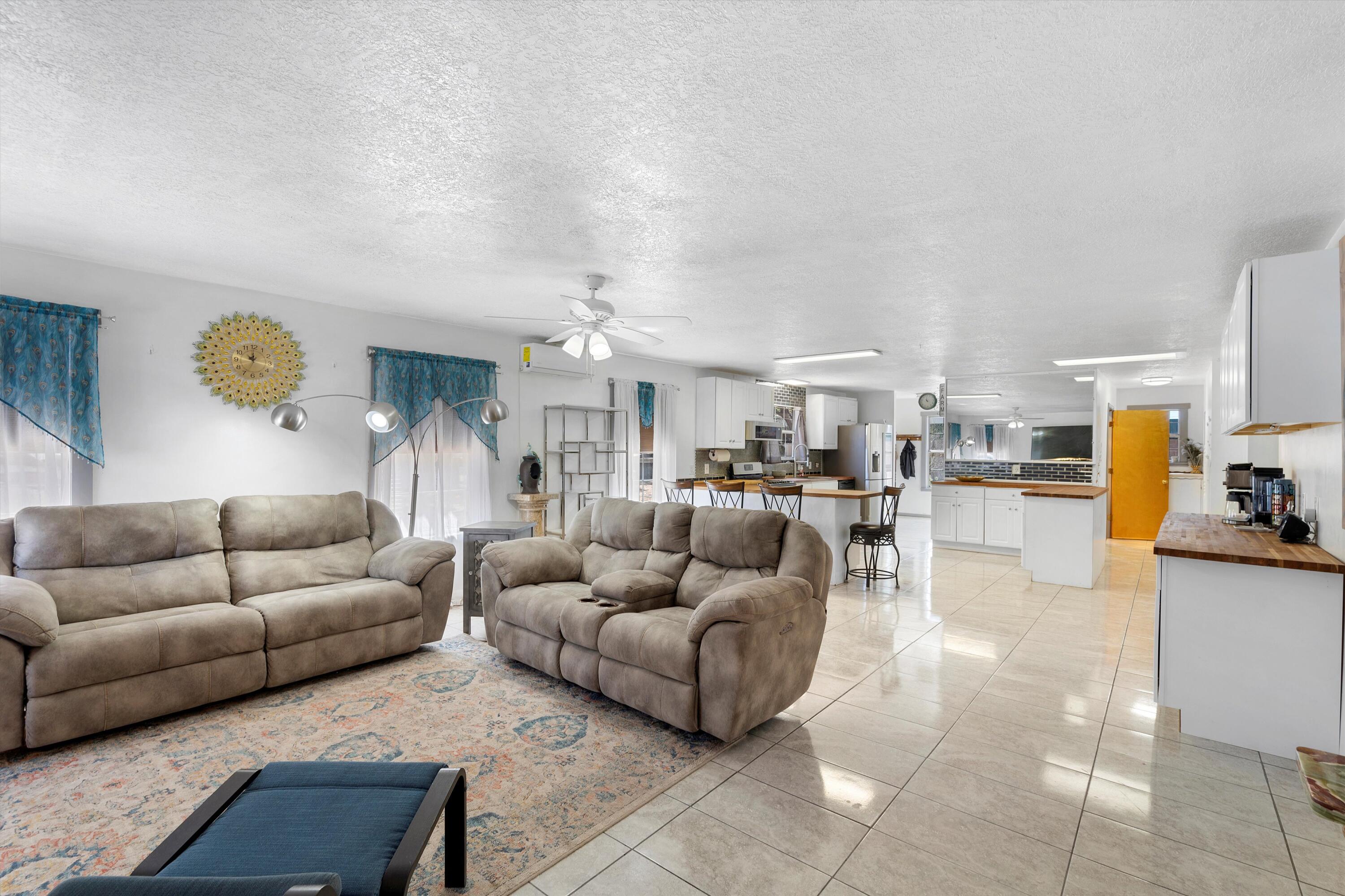 1128 Los Lentes Road NE