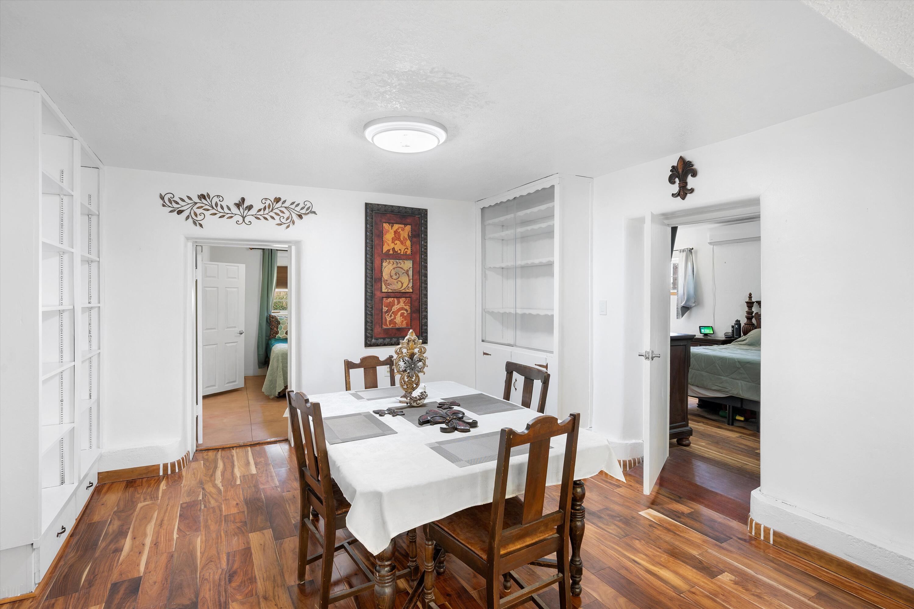 1128 Los Lentes Road NE