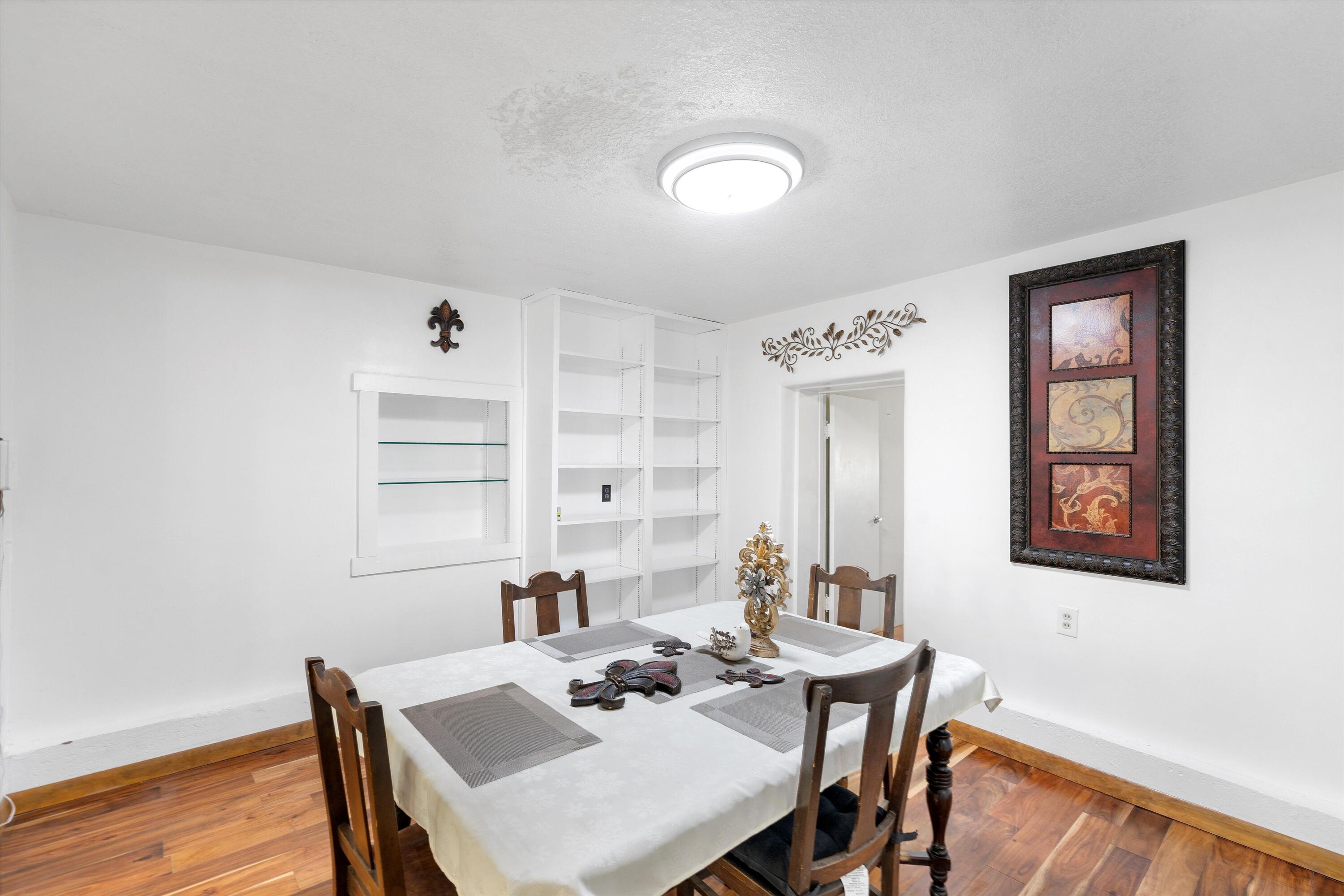 1128 Los Lentes Road NE