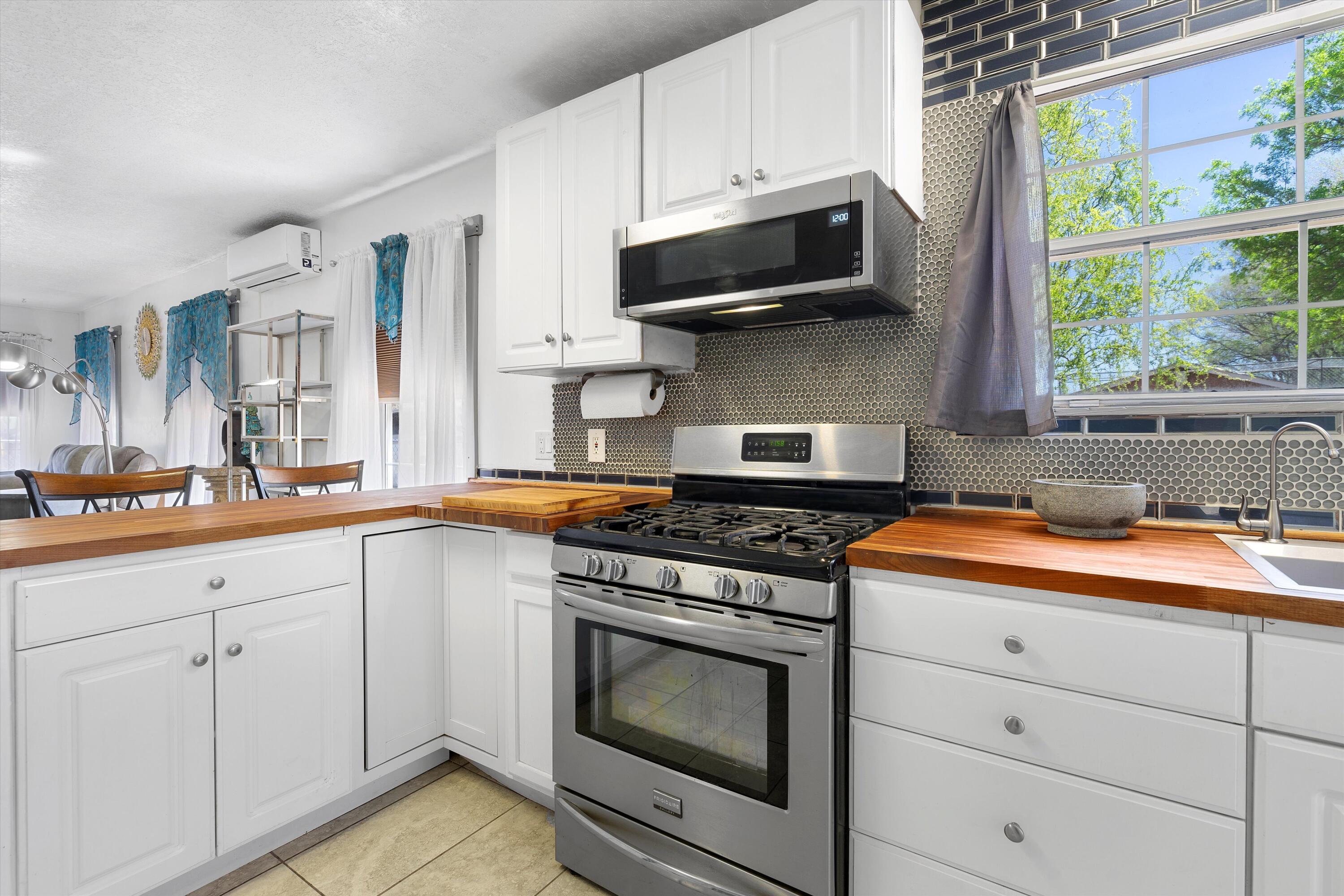 1128 Los Lentes Road NE