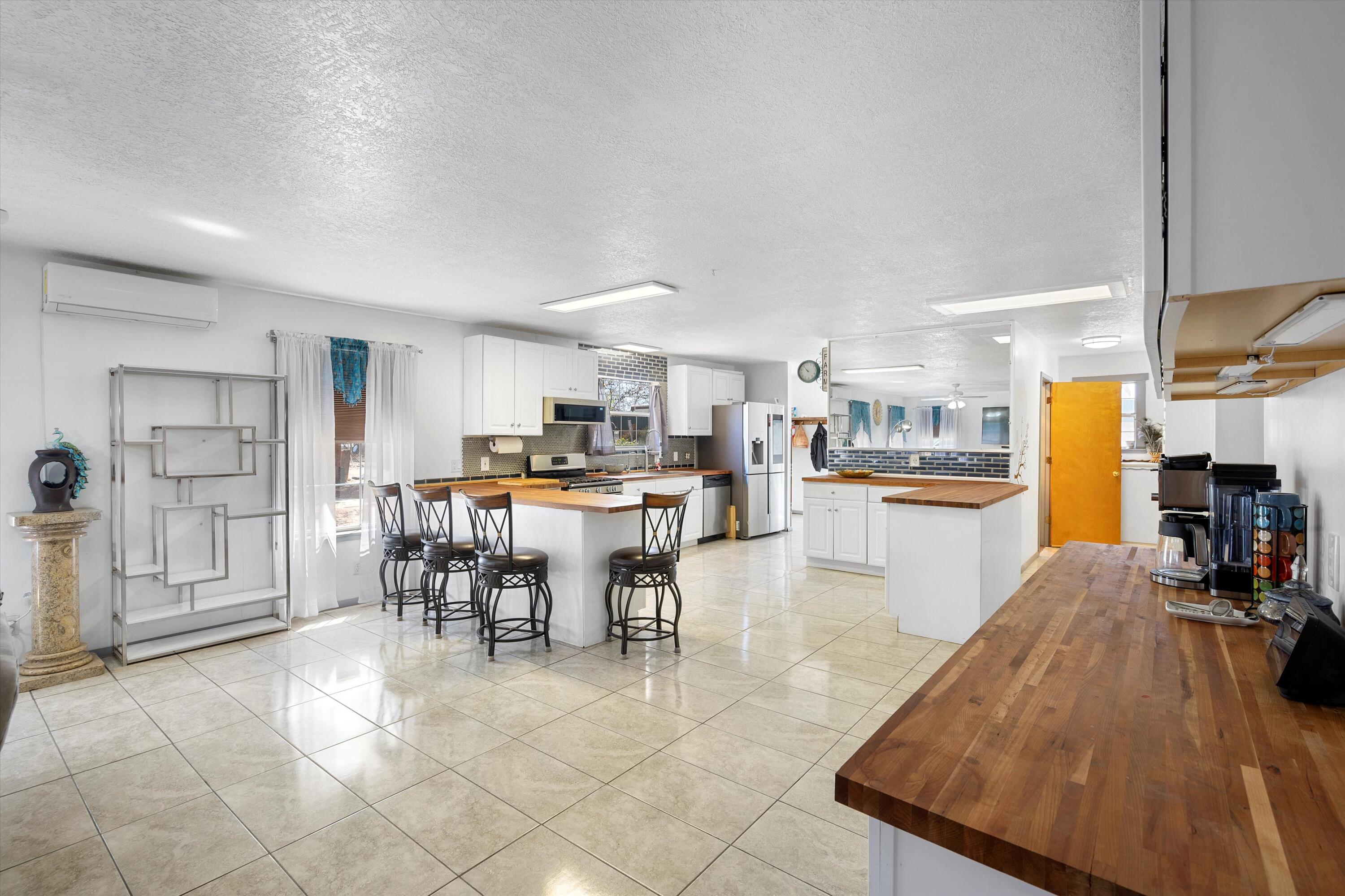 1128 Los Lentes Road NE