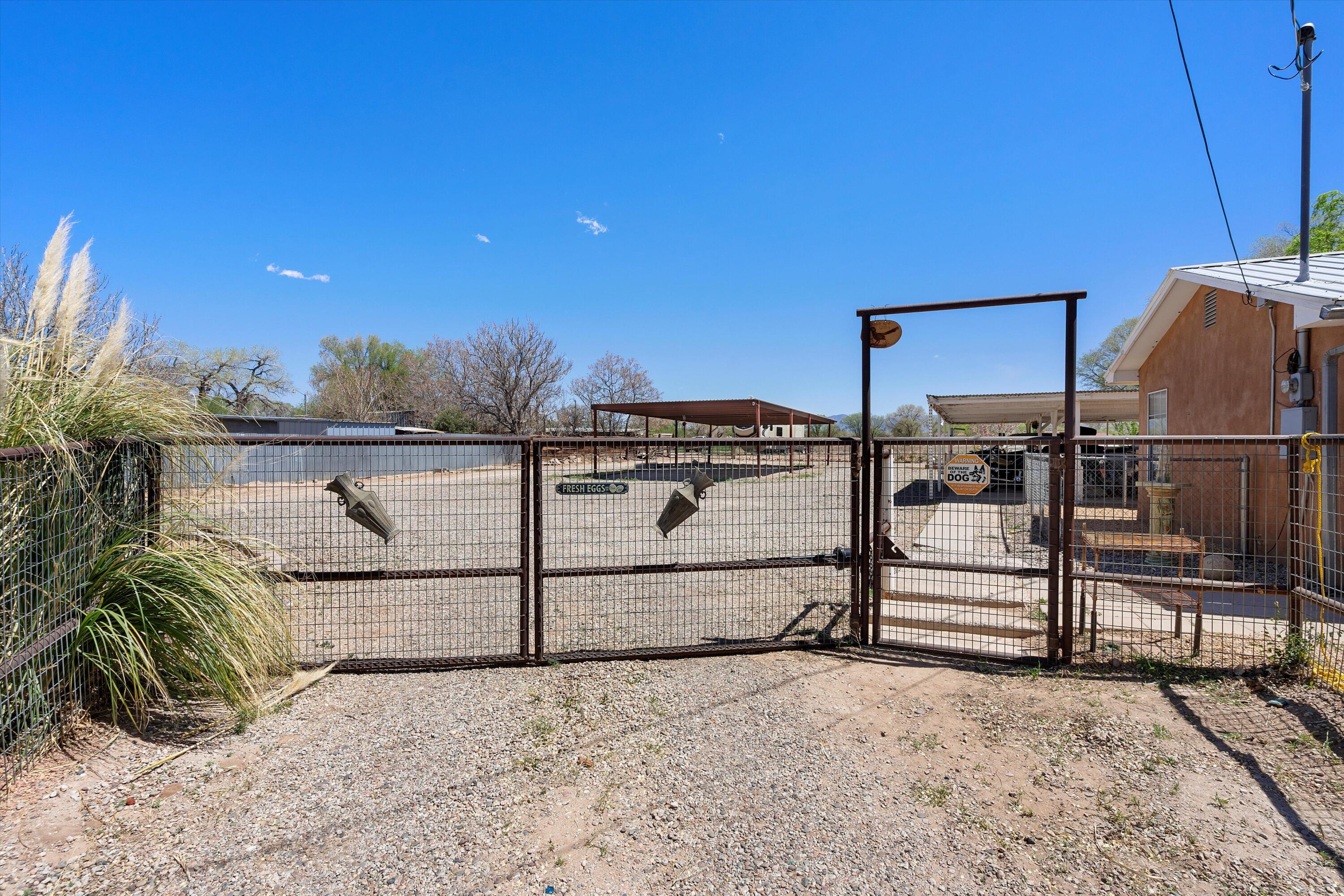 1128 Los Lentes Road NE