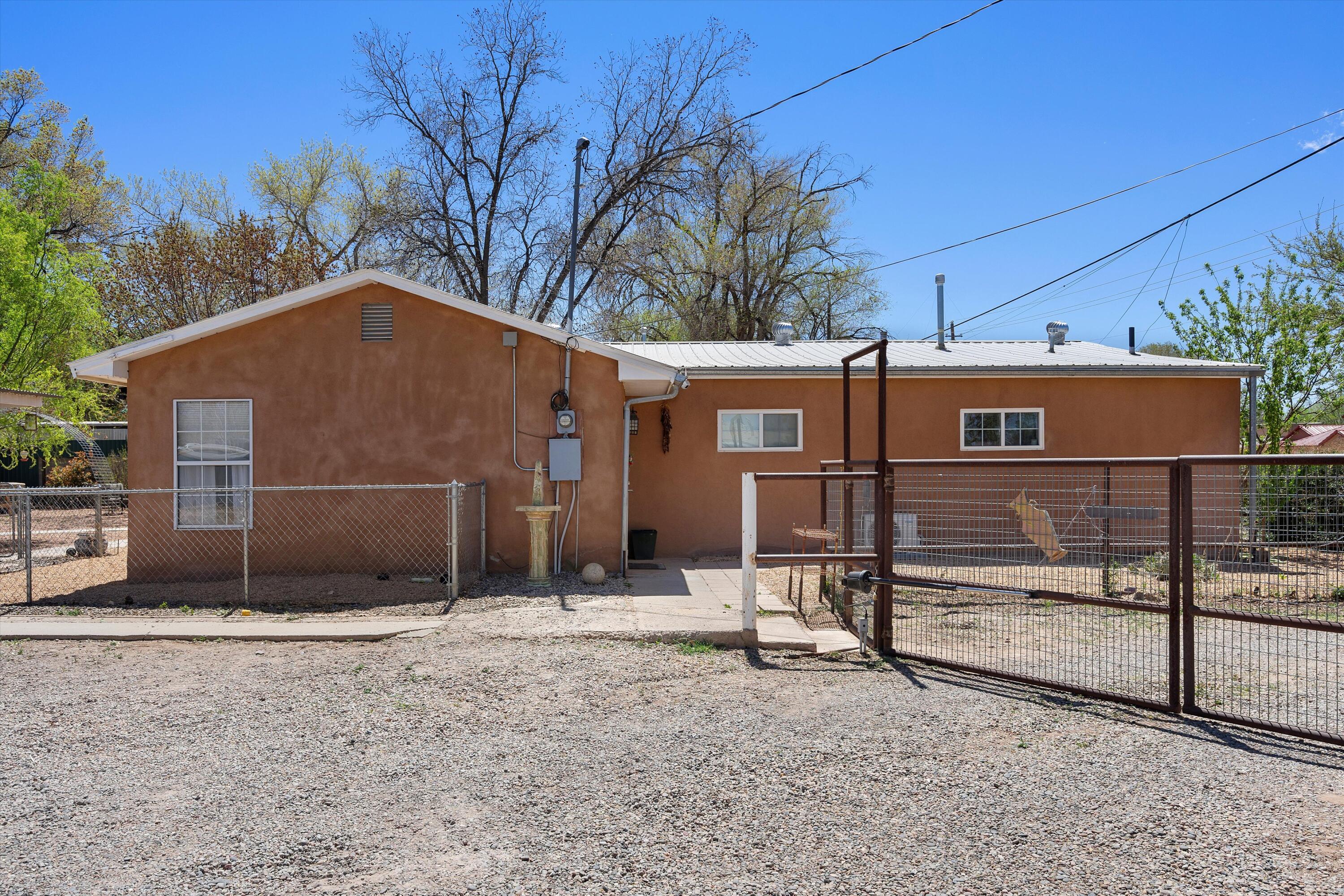 1128 Los Lentes Road NE