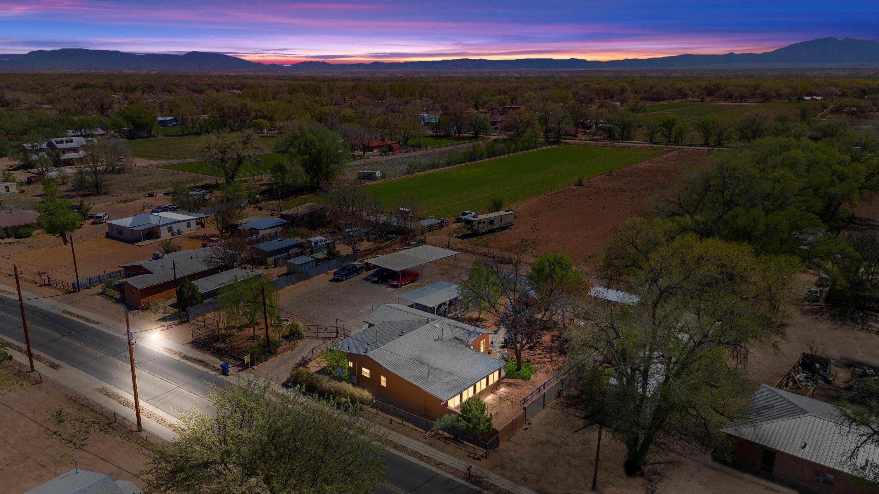 1128 Los Lentes Road NE