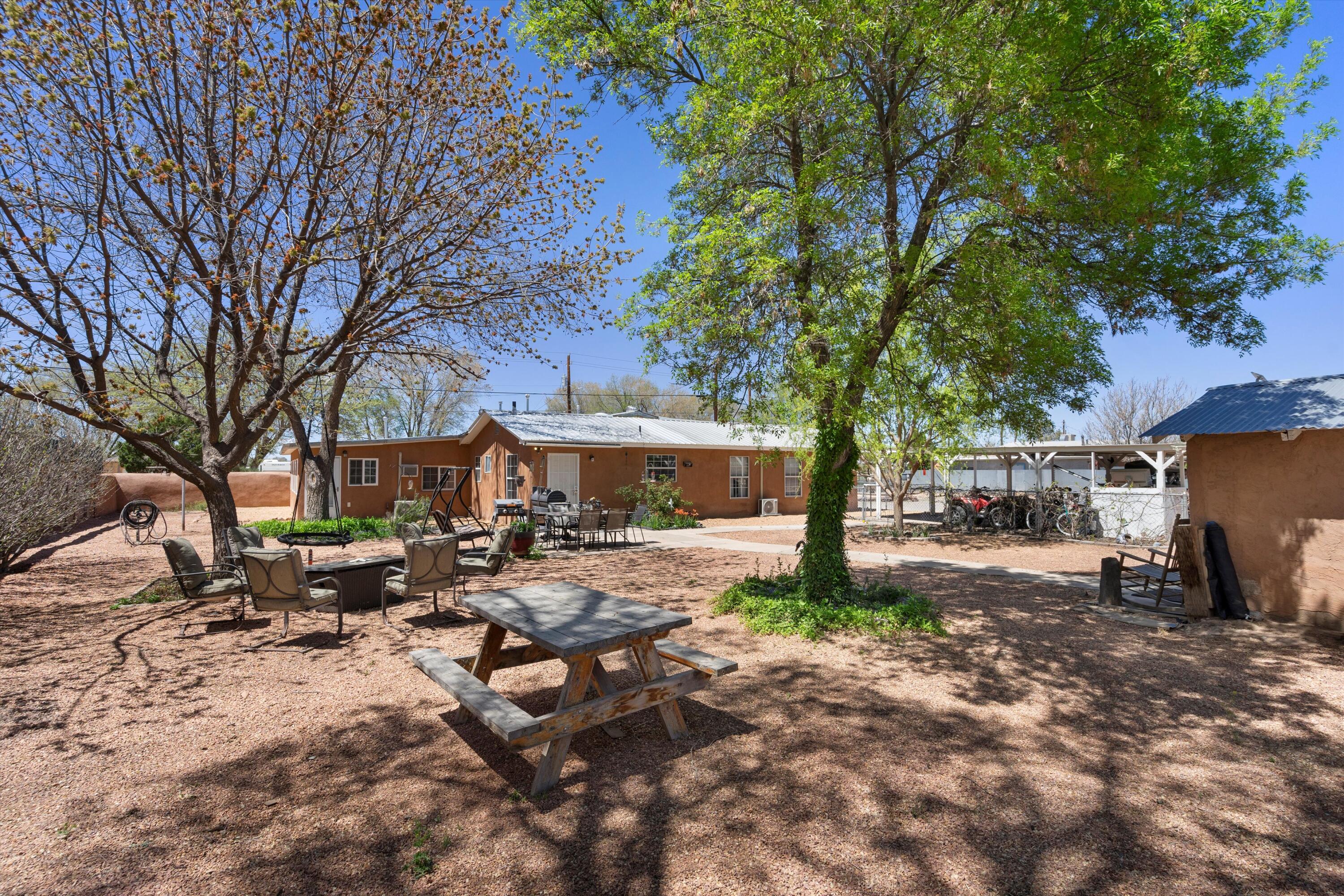 1128 Los Lentes Road NE