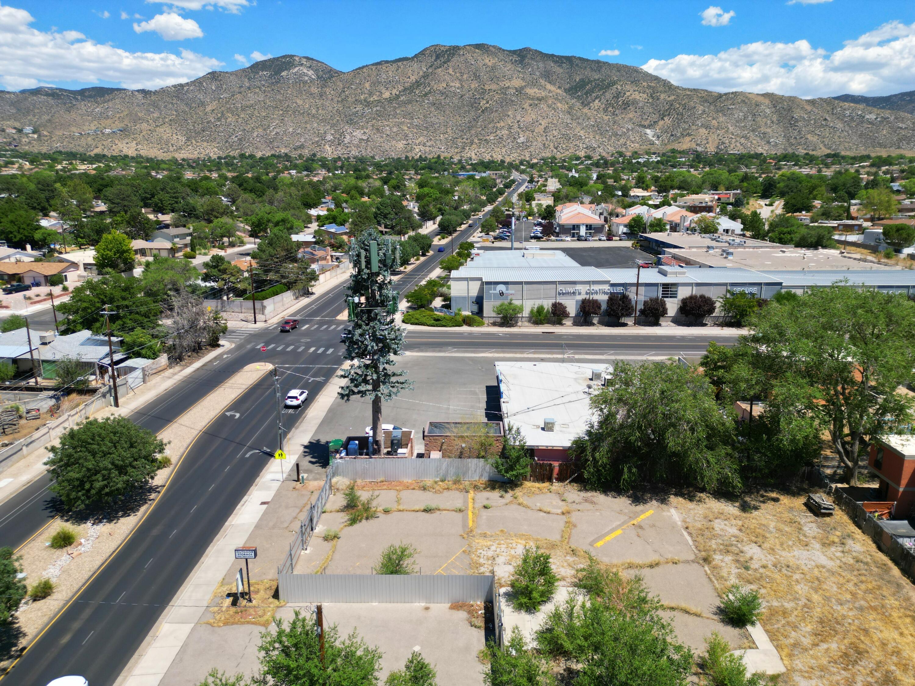 11922 Candelaria Road NE