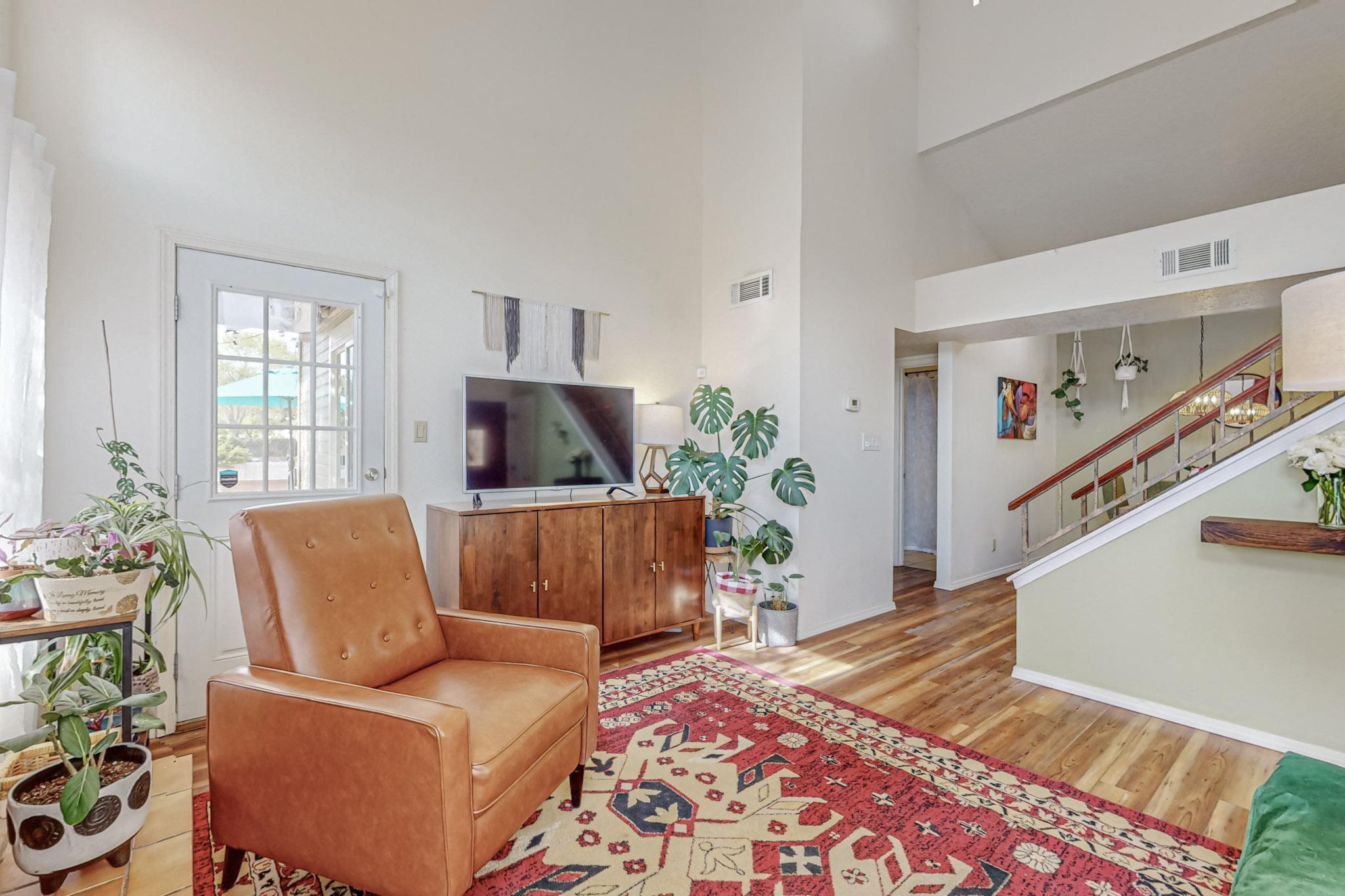 10215 Oso Grande Road NE