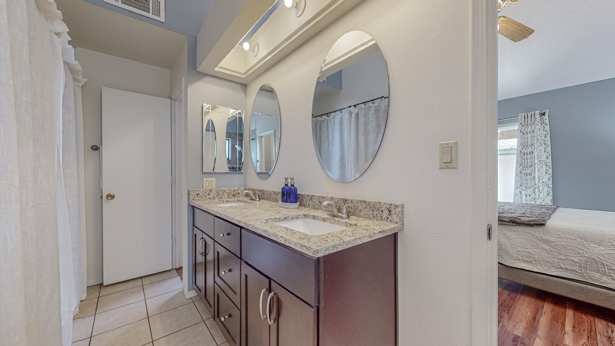 10215 Oso Grande Road NE