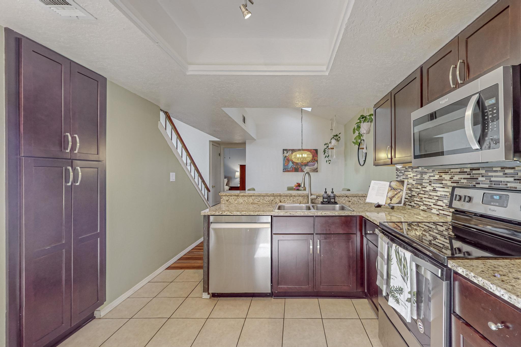 10215 Oso Grande Road NE