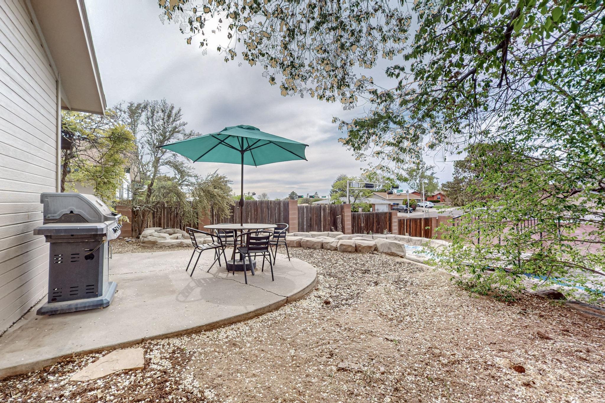 10215 Oso Grande Road NE