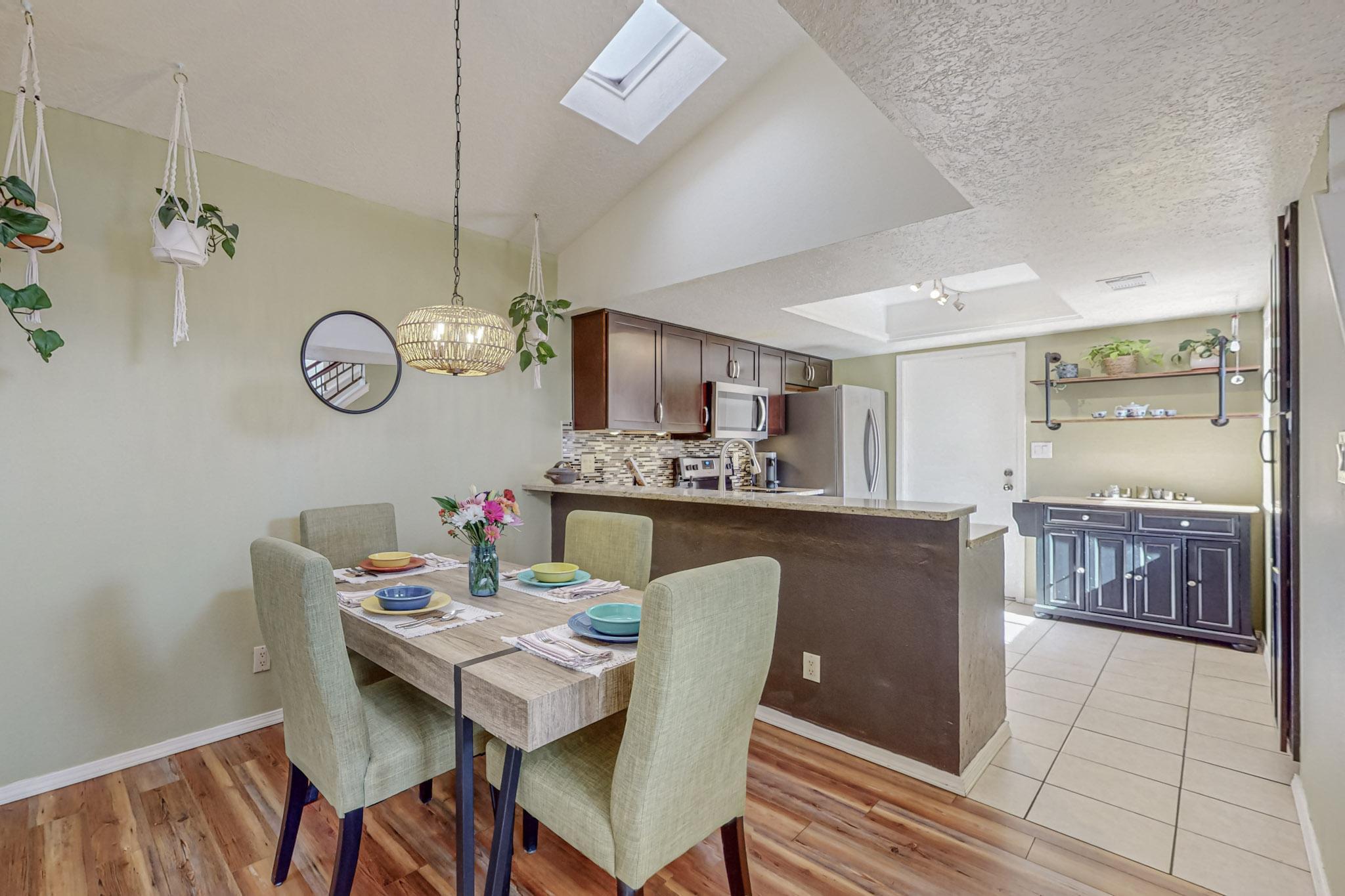 10215 Oso Grande Road NE