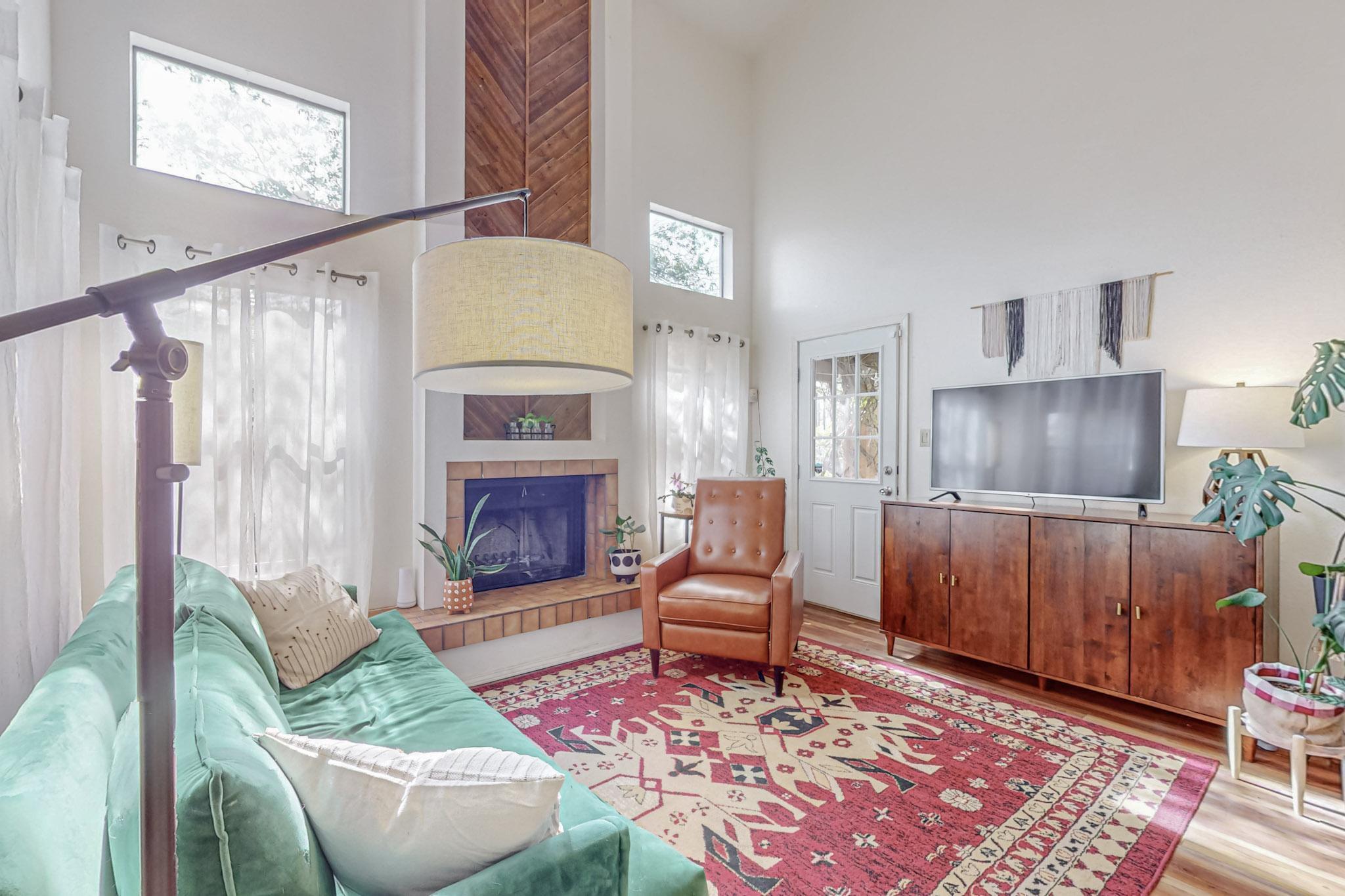 10215 Oso Grande Road NE